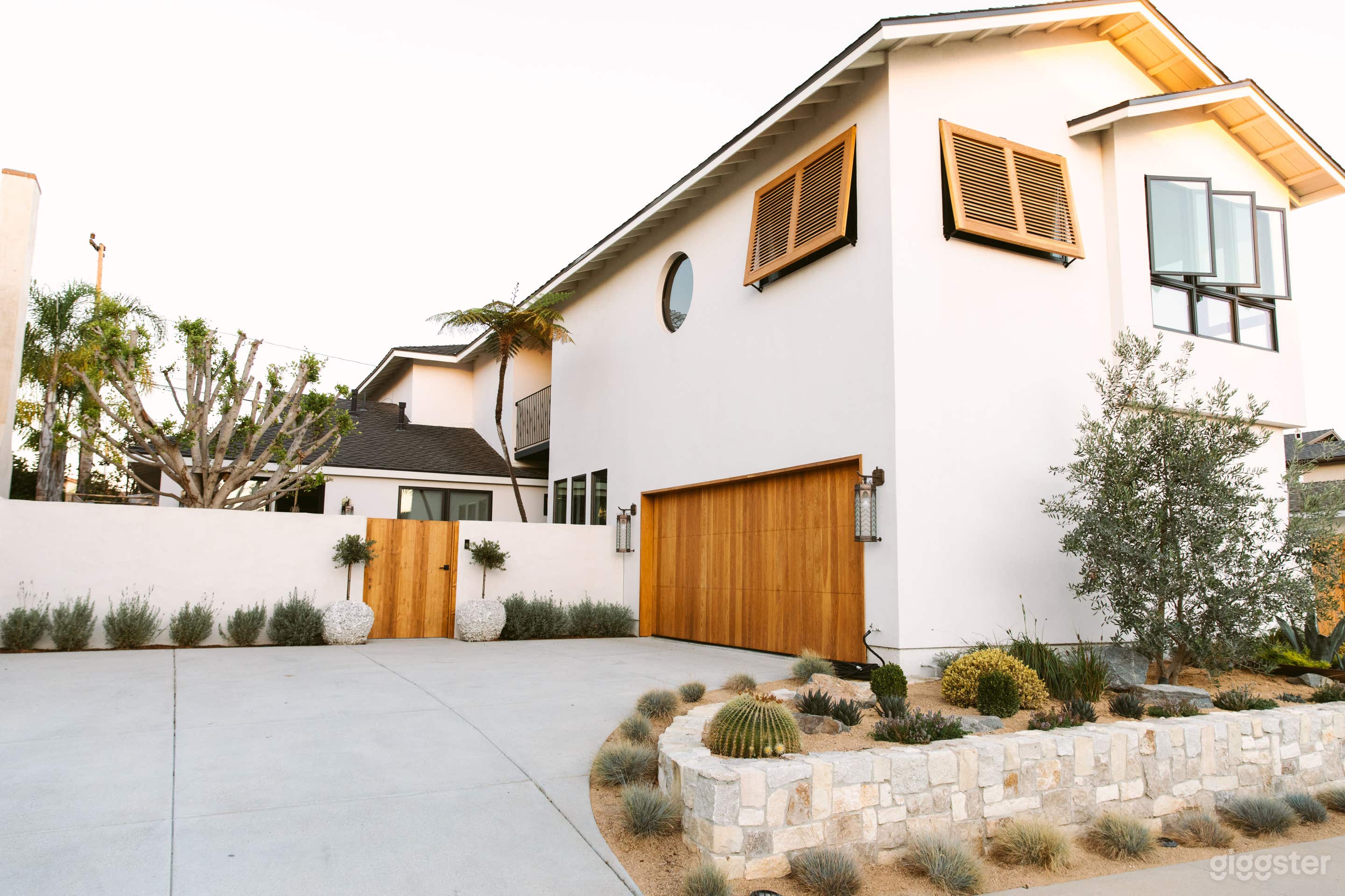 Travel Inspired eclectic beach home Photo 2