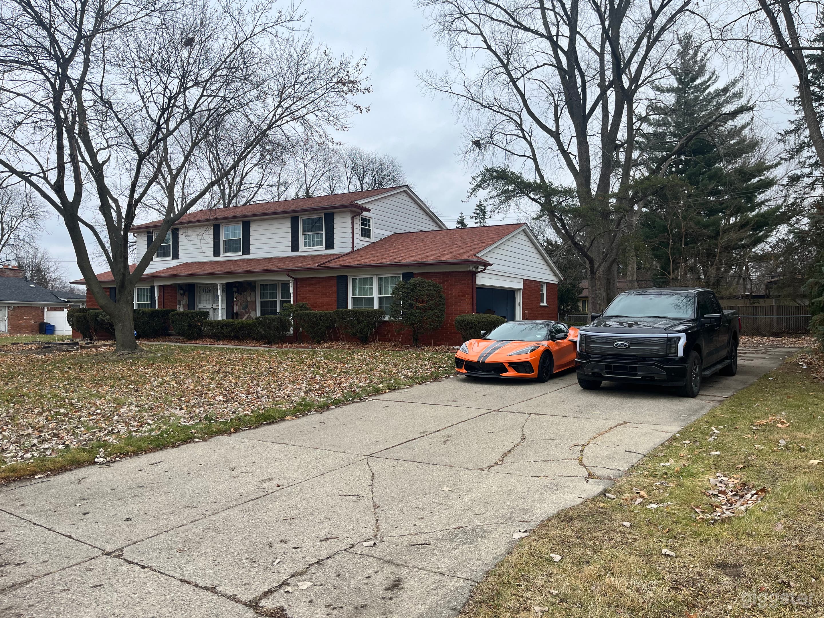 Beautiful home with 2023 Chevy convertible and 2022 ford lightning are available to rent as well 