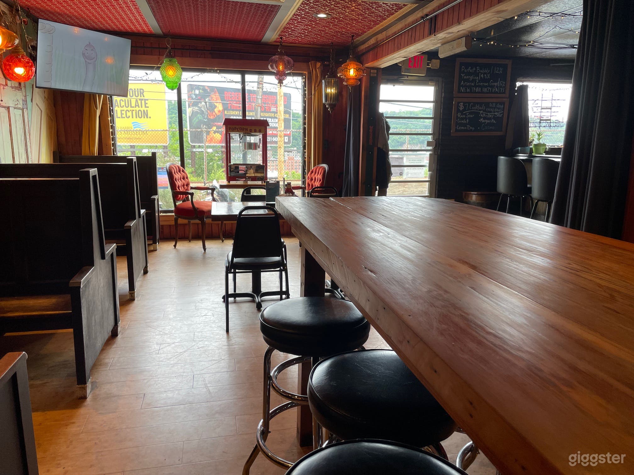 Neighborhood Bar with City View Photo 4