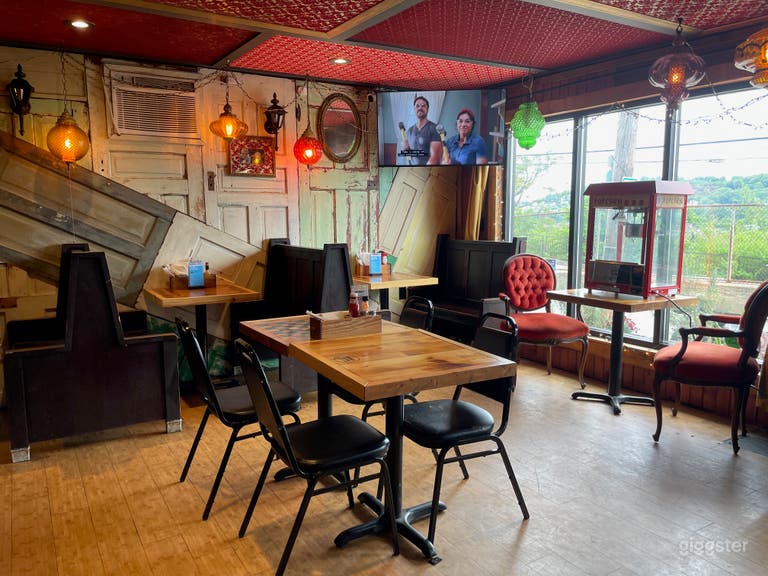  Neighborhood Bar with City View 
