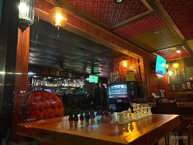  Neighborhood Bar with City View 