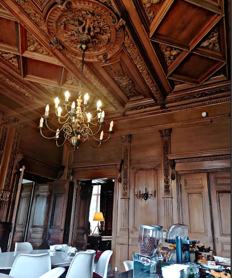  Elegant & Versatile Restaurant 