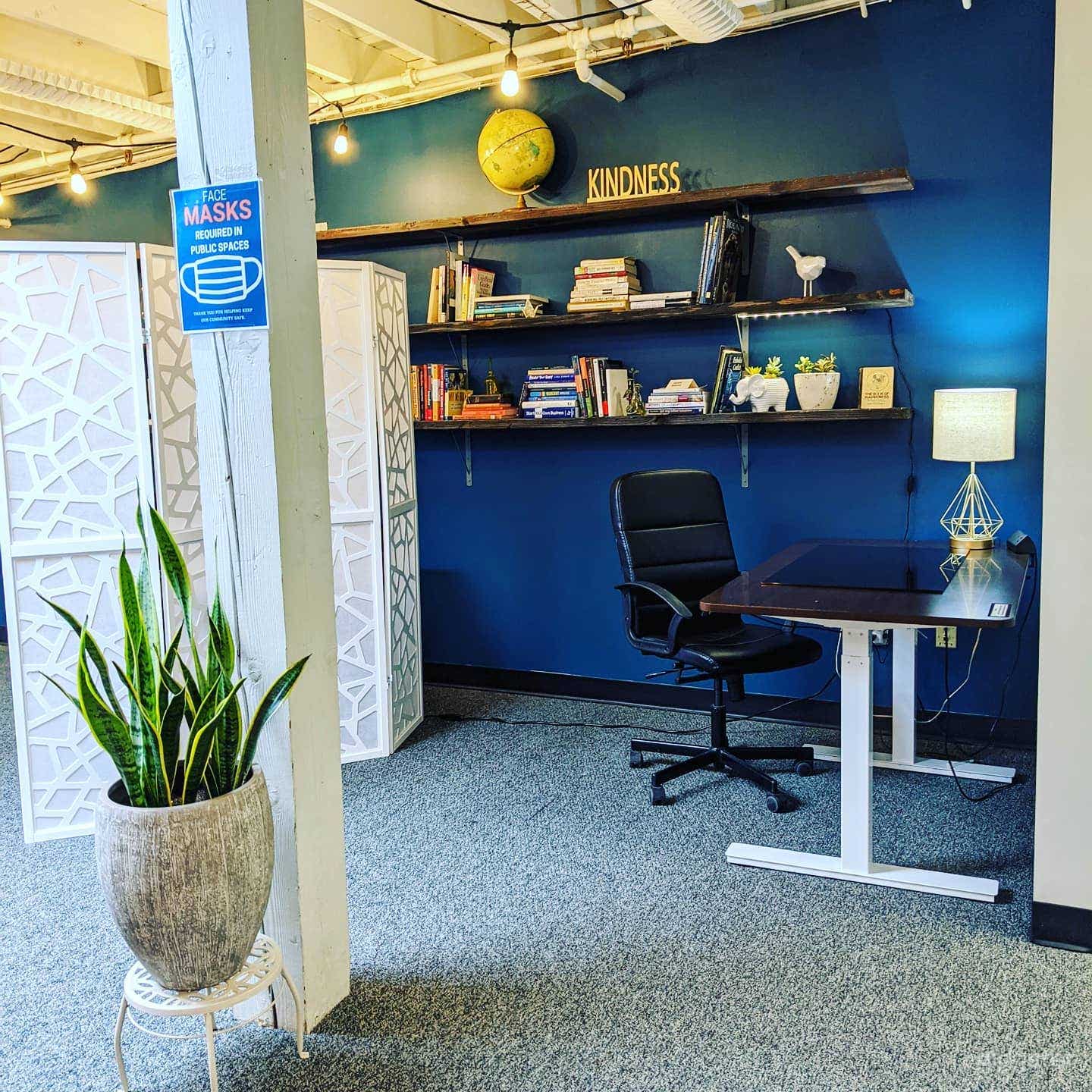 Clean &amp; Cozy Co-working Space in Eugene Photo 3