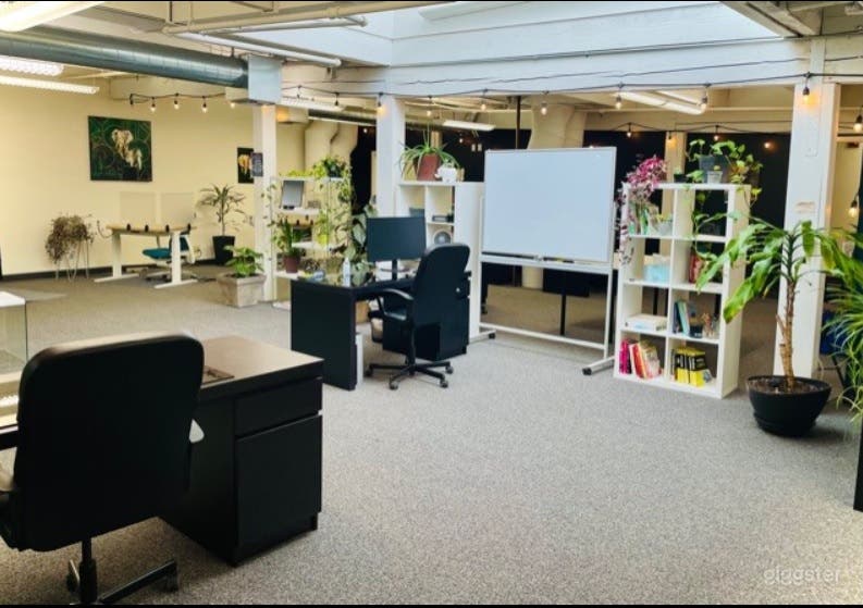 Clean &amp; Cozy Co-working Space in Eugene Photo 2