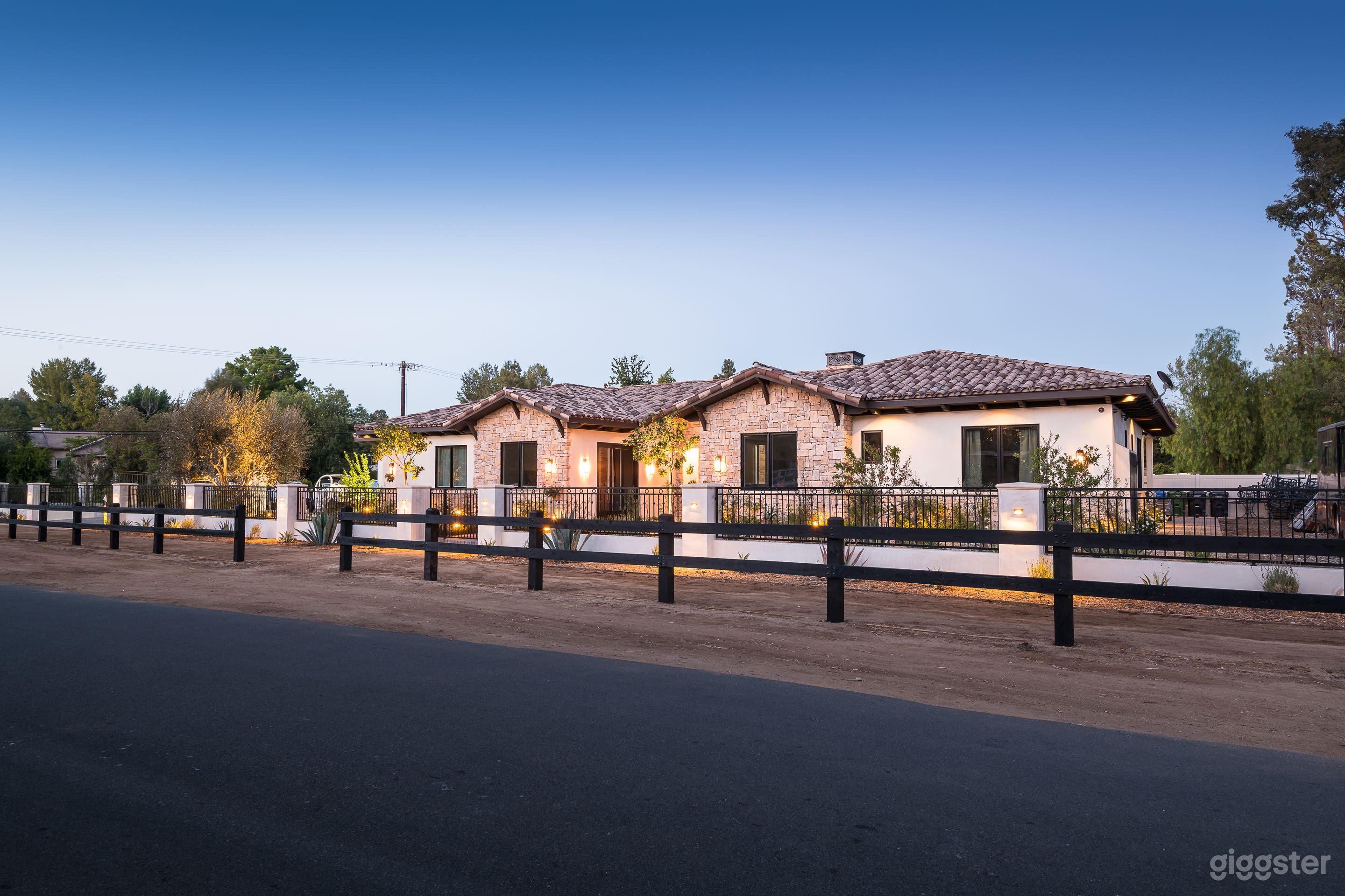 OLD AGOURA Mediterranean/Contemporary/Modern House Photo 4