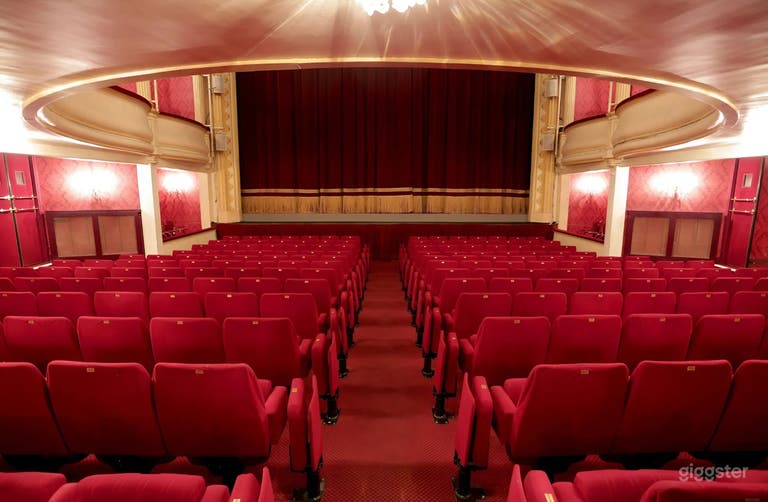  Der Große Saal - Kapazität von 715 Plätzen 