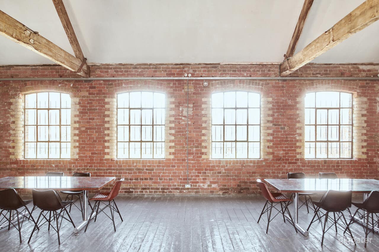 Modern Studio 4 Photo 3