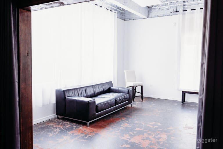  Cyclorama wall and industrial style with daylight  