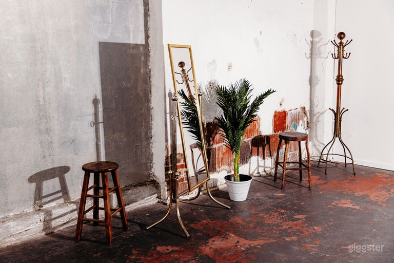  Cyclorama wall and industrial style with daylight  