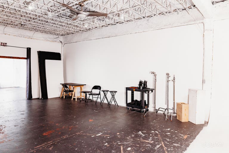  Cyclorama wall and industrial style with daylight  