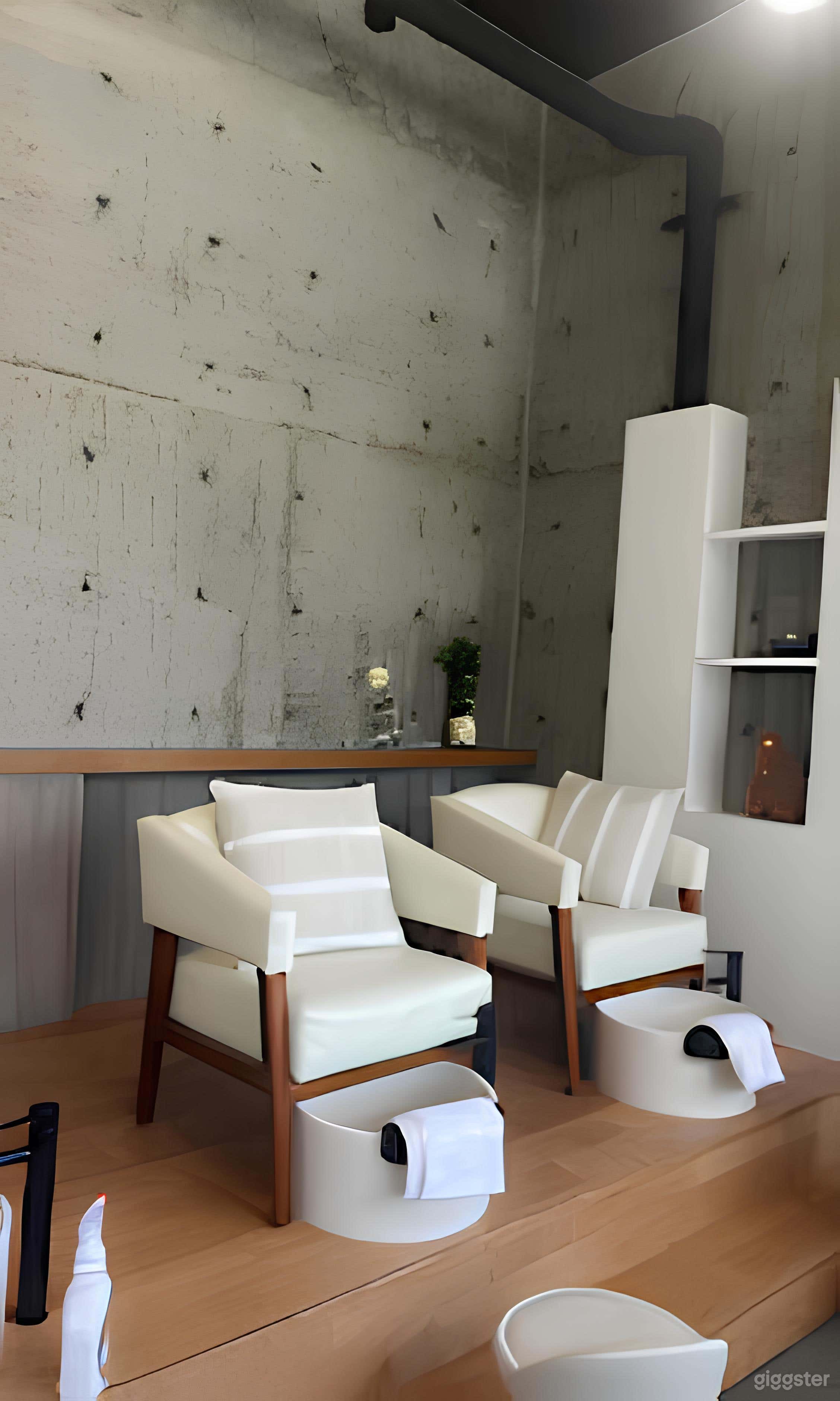Foto di Salone per Unghie Moderno con Abbondante Luce Naturale e Layout Aperto 3