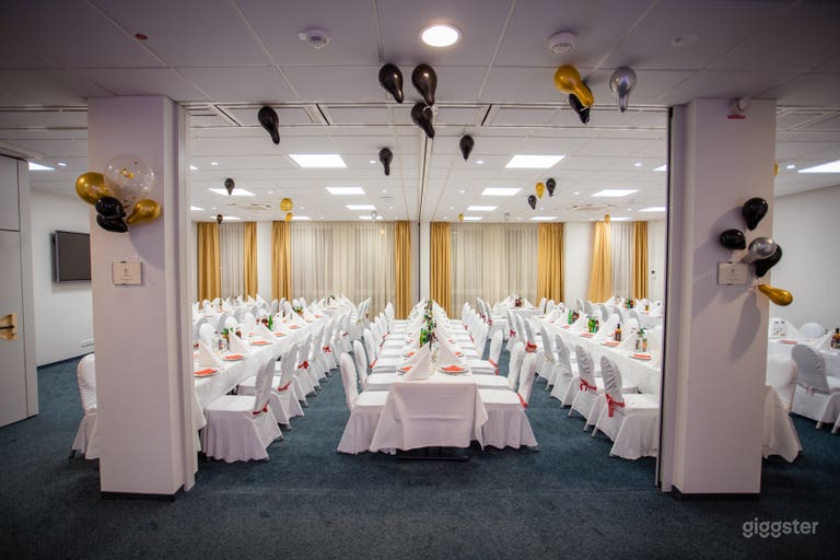  Moderner Konferenz- und Besprechungsraum im Restaurant 