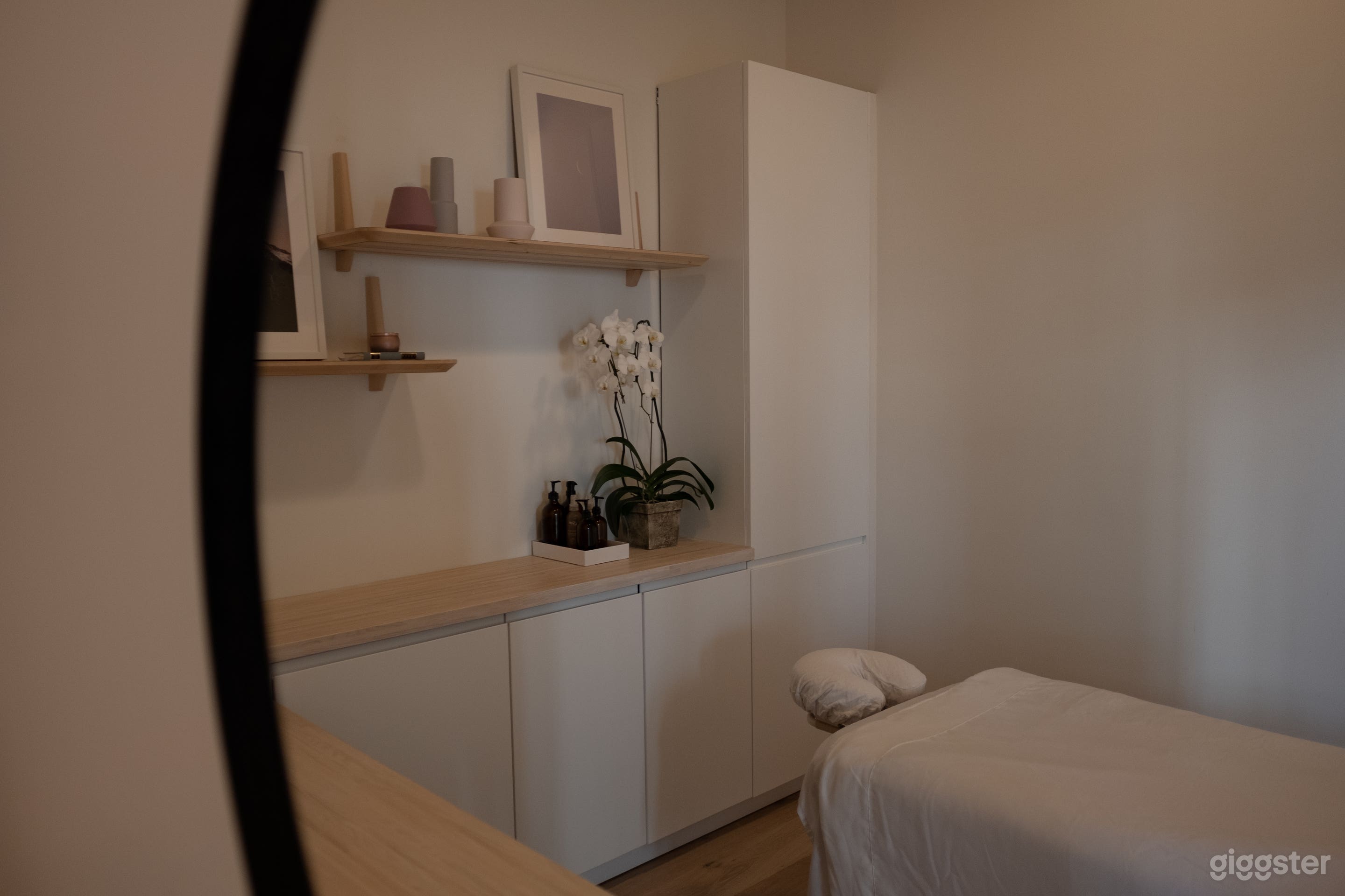 Very Tidy Pilates Studio In Vancouver (Full Buy Out) Photo 4