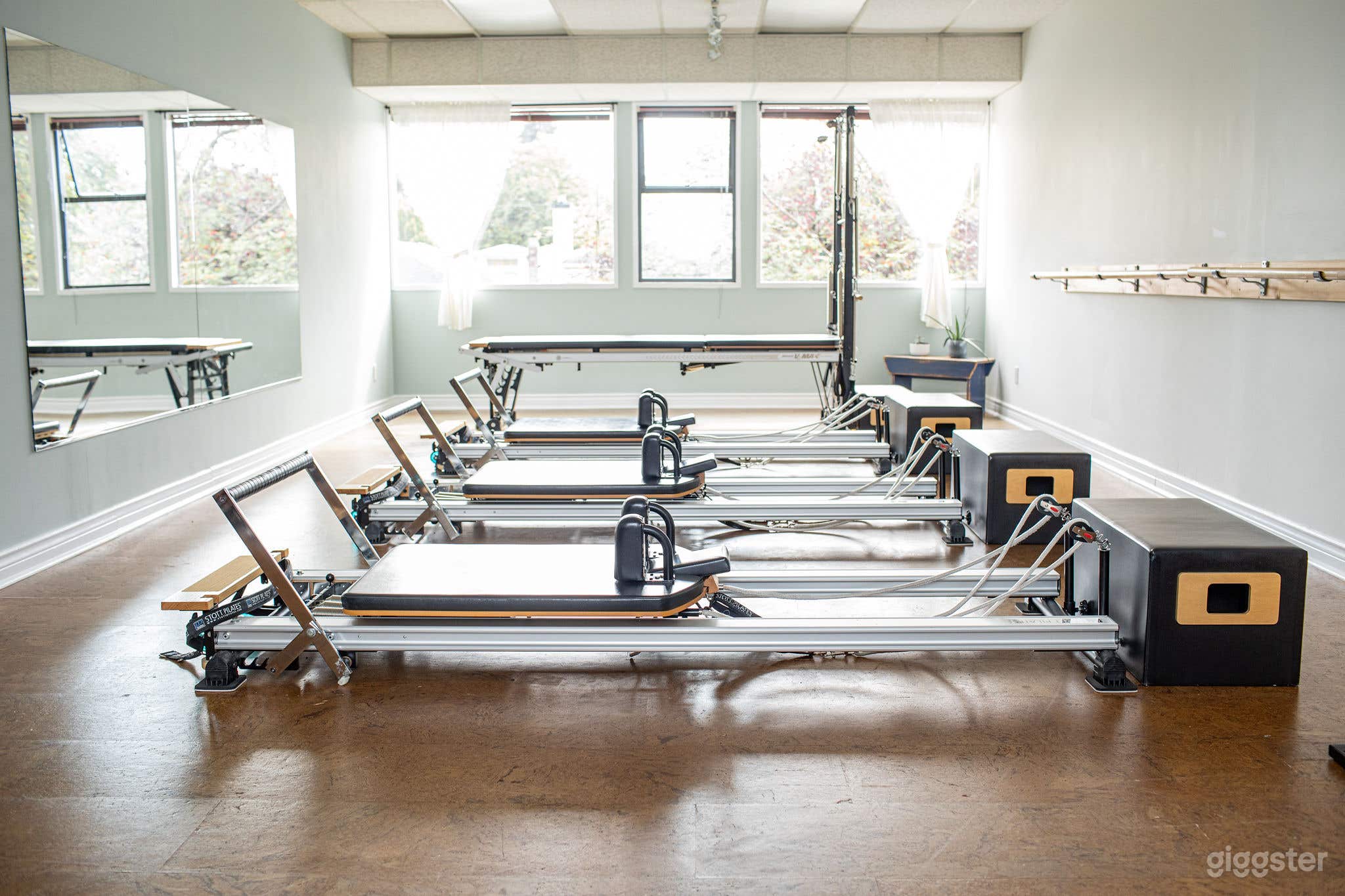 Southern facing so gets lots of natural light!