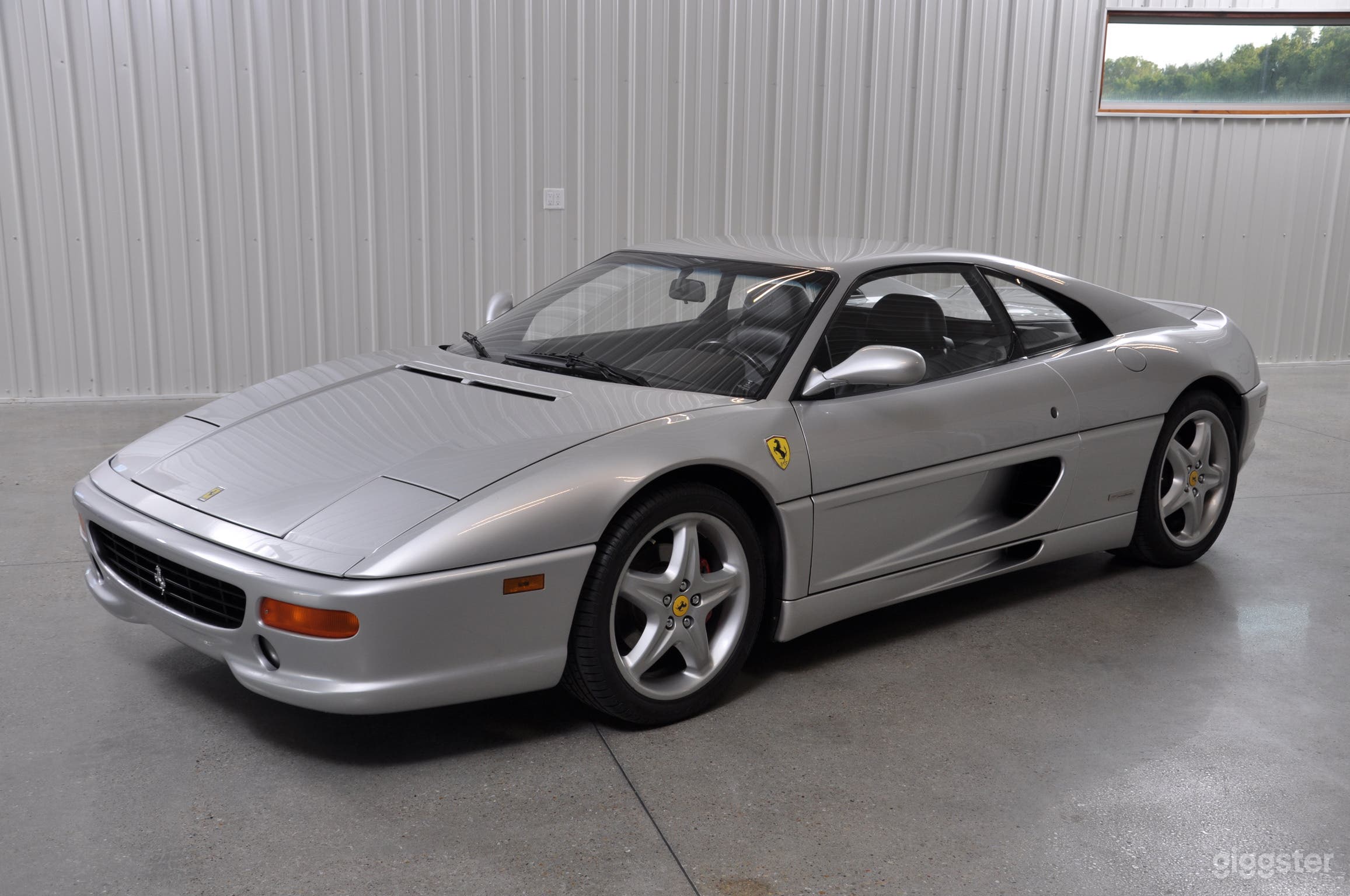 A Modern Classic - Ferrari F355 Photo 1