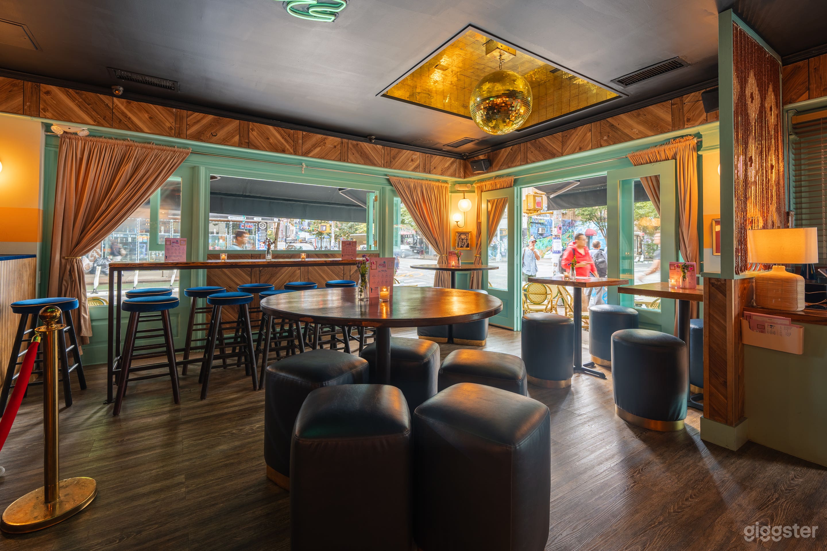 Vibrant, Retro-Inspired Bar in NYC Photo 2