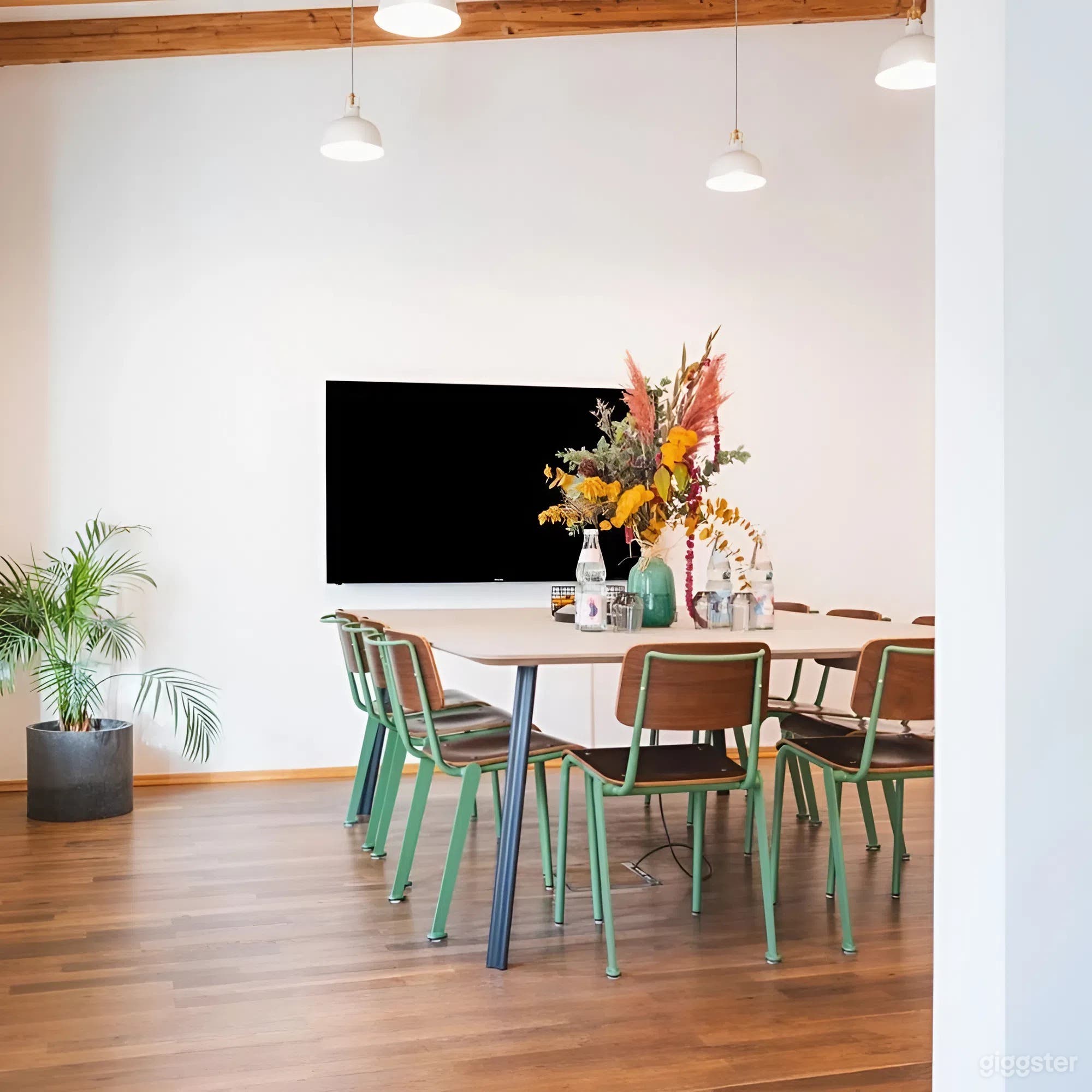Moderner Meetingraum mit Garten & Lounge in Berlin Foto 2