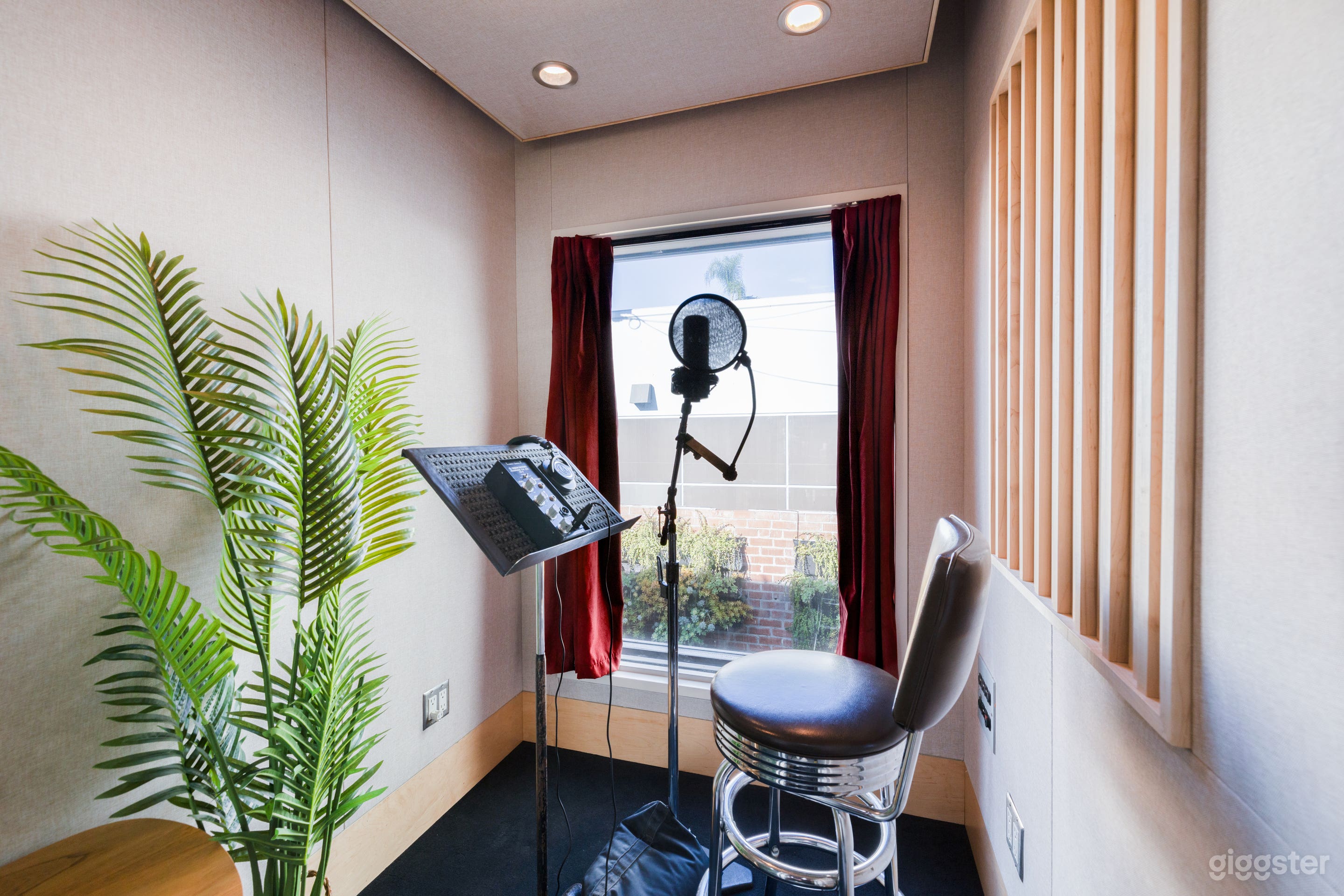 Recording Studio E in Hollywood Photo 2