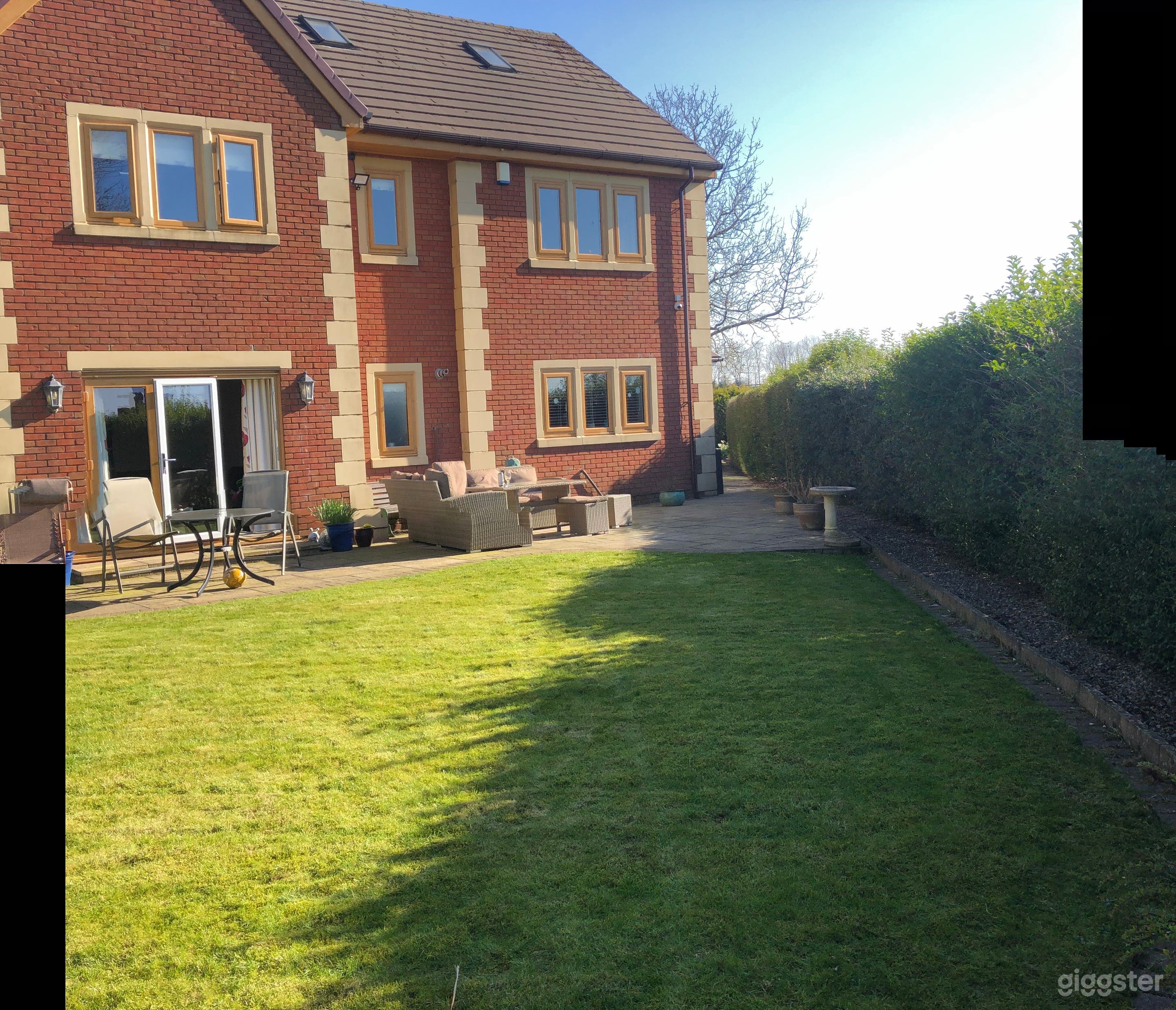 Brick Home w Garden View Photo 4