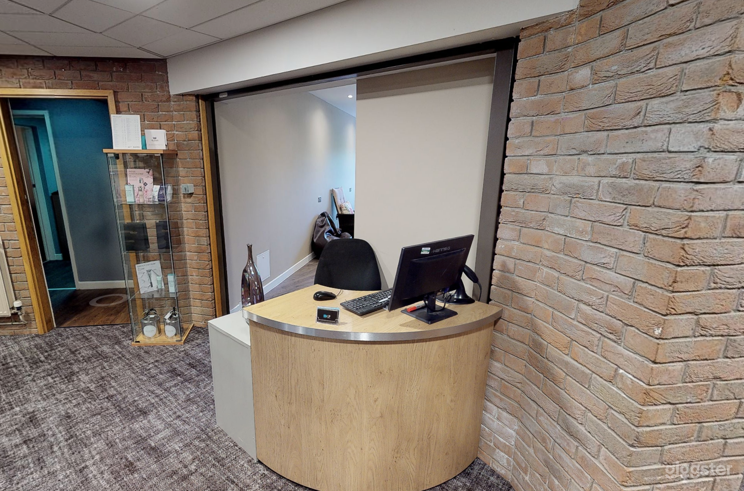 Indoor Spa for Relaxation Photo 2