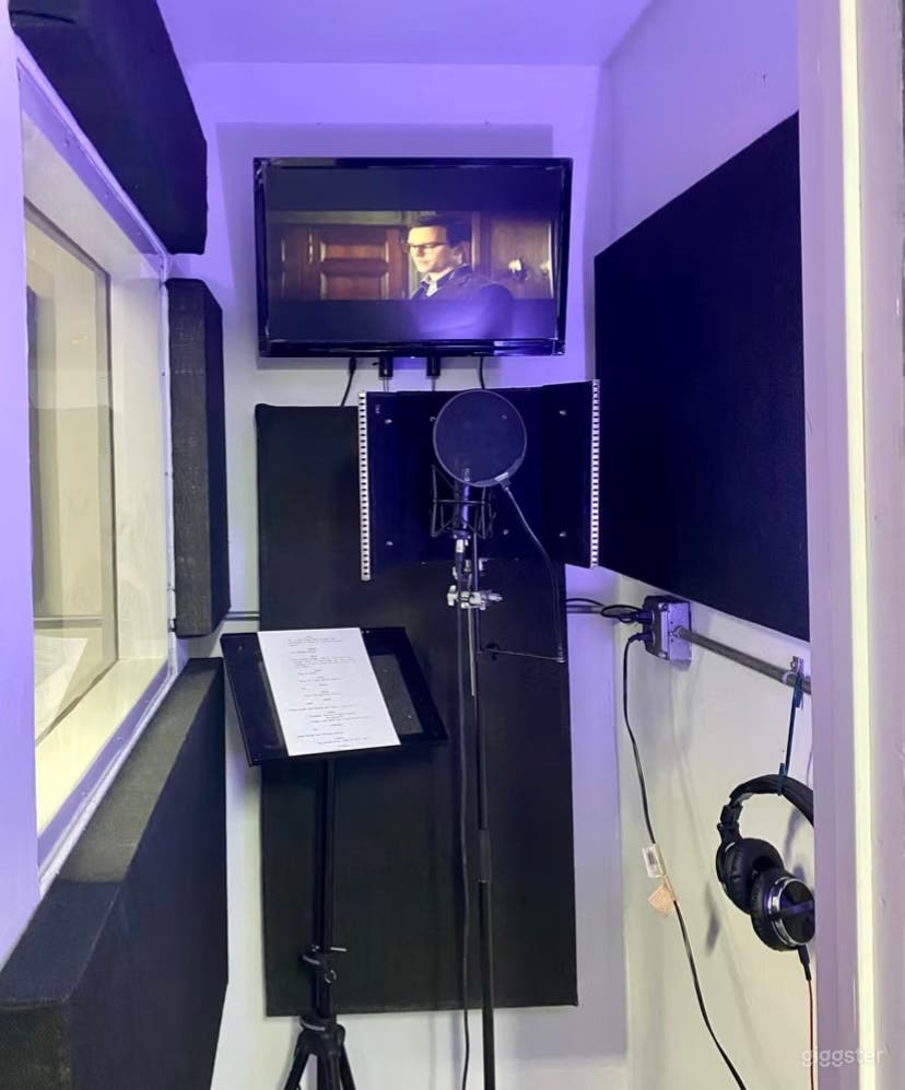 Swank Studio in the valley with relaxing back yard Photo 3