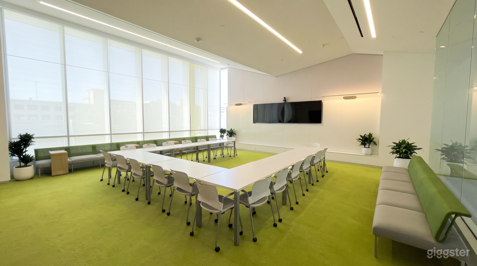 Bright & Spacious Pasadena Conference Room Photo 2