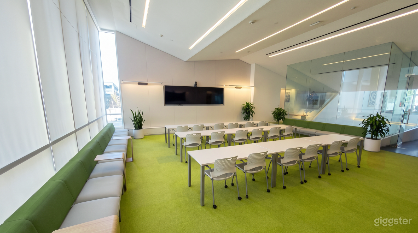 Bright & Spacious Pasadena Conference Room Photo 1