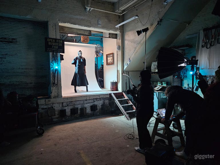  Garage & Loading Dock in 1920s Warehouse 