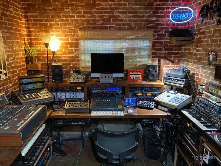  Gringo's Recording and Podcast Studio 