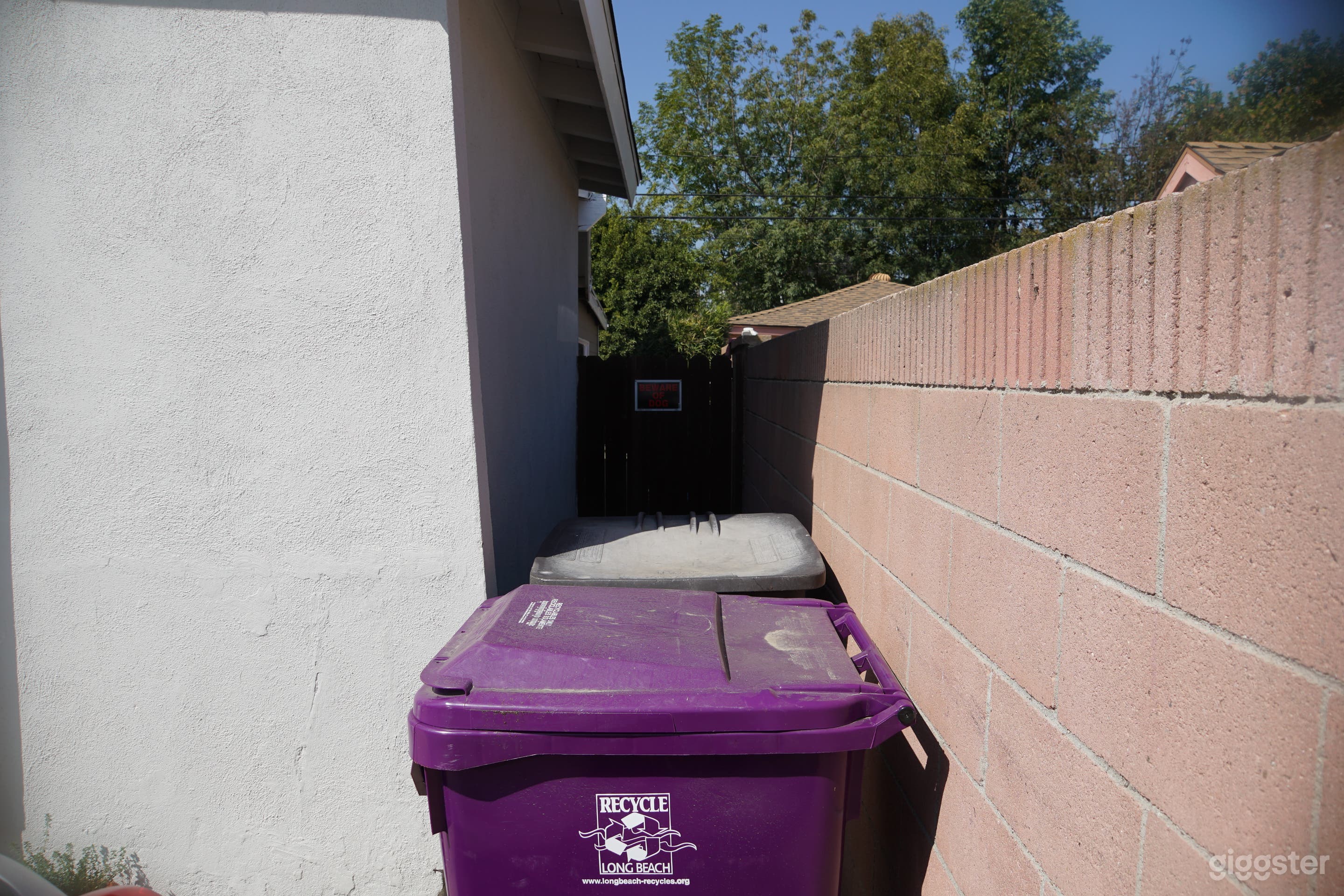 Charming 3 Bd House with Backyard Deck for Filming Photo 3
