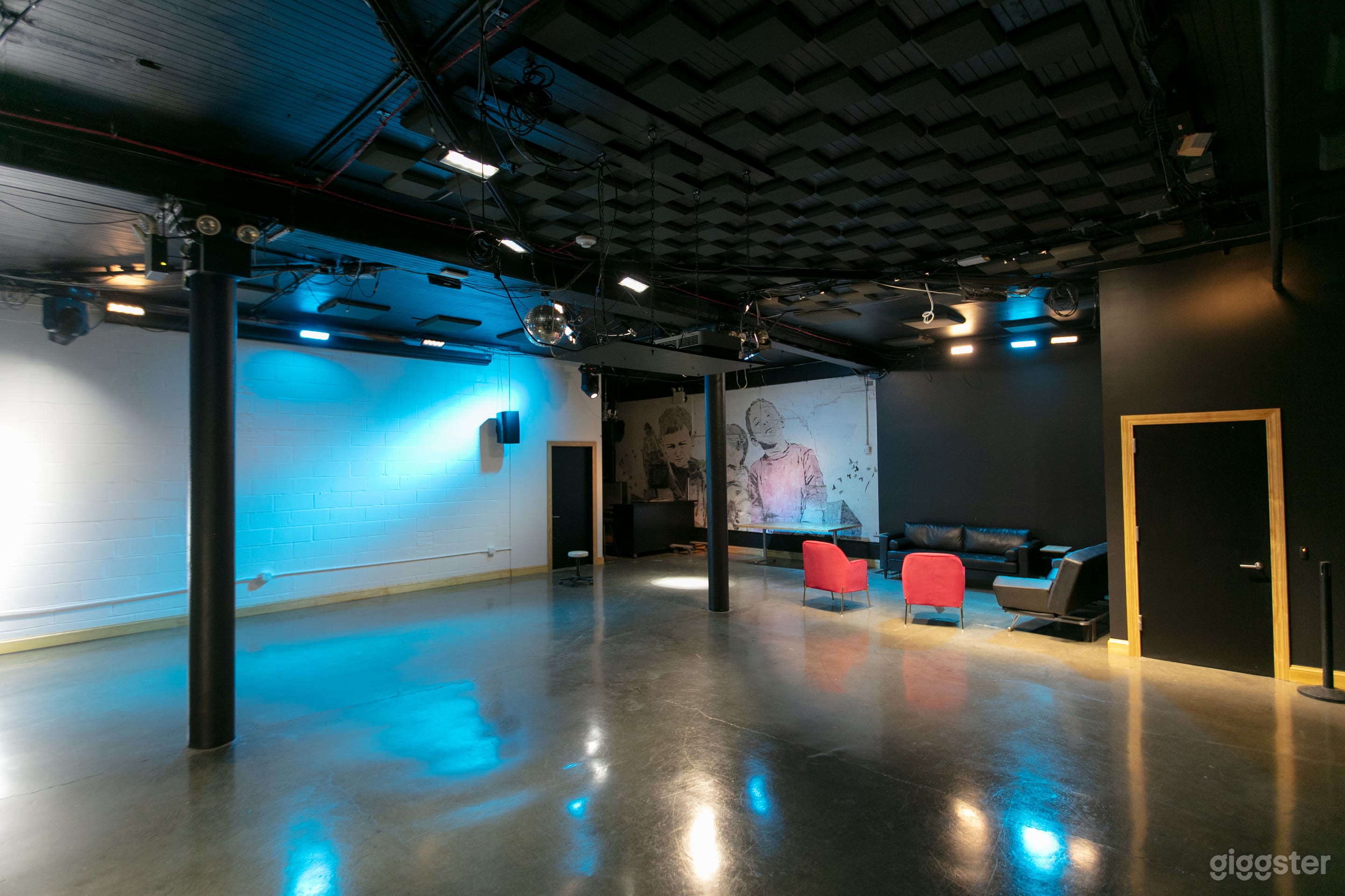 Versatile Event Space In Manhattan Photo 1