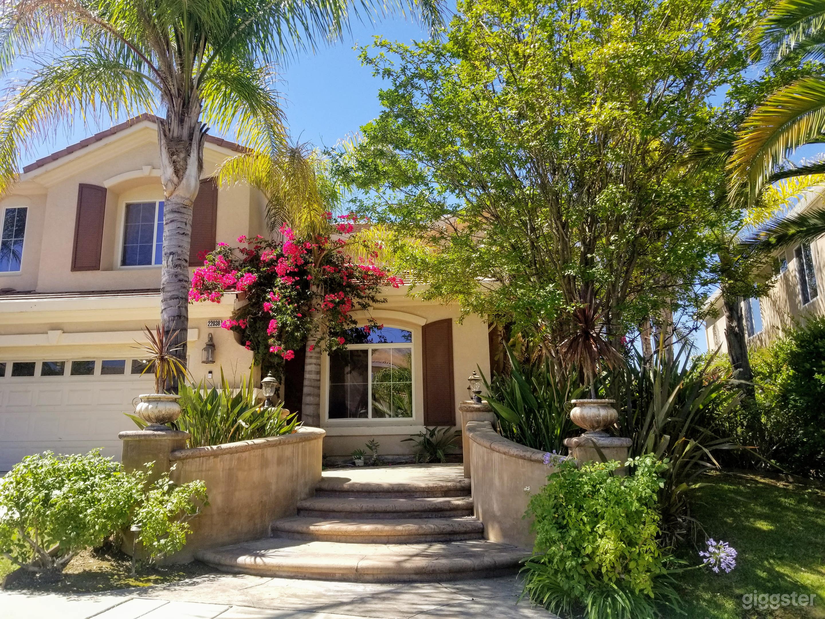 Santa Clarita Entertaining Floorplan/Tropical Yard Photo 3