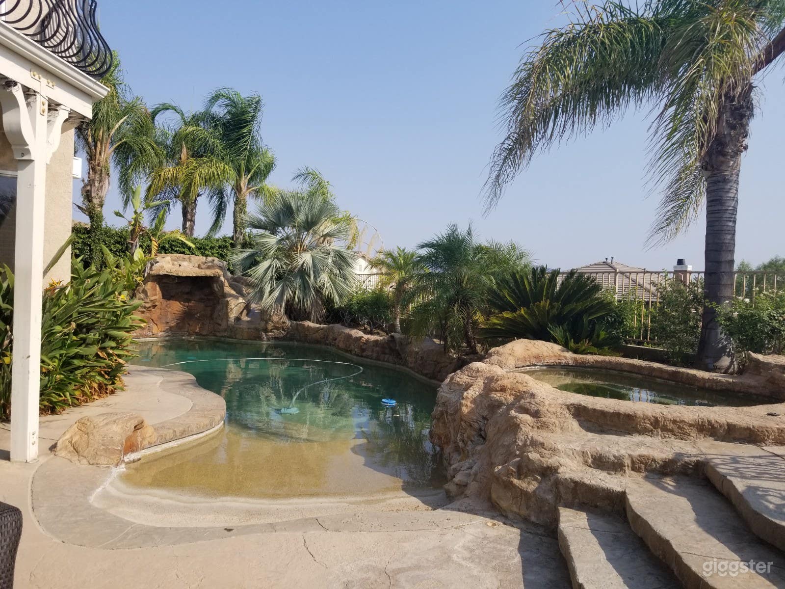 Santa Clarita Entertaining Floorplan/Tropical Yard Photo 2