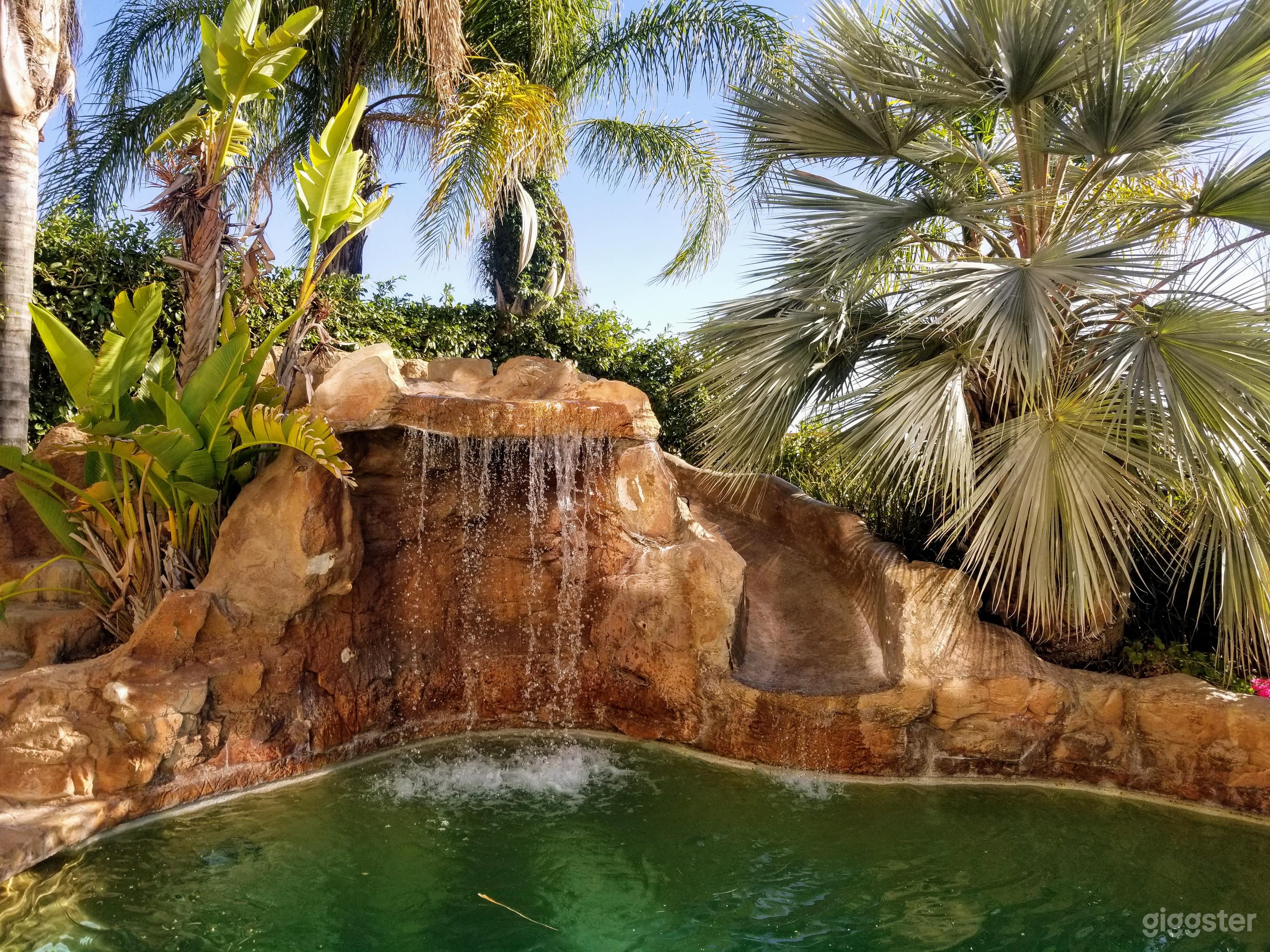 Santa Clarita Entertaining Floorplan/Tropical Yard Photo 1