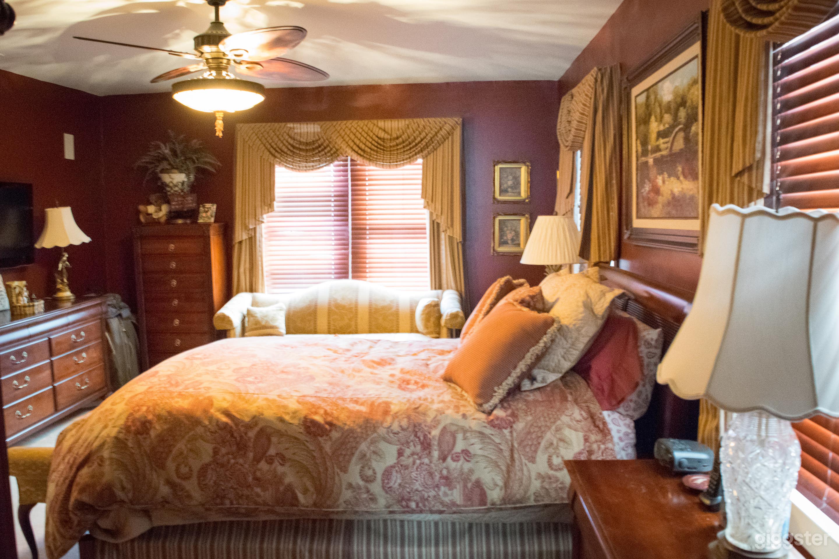 Upscale Family Beach Block House Photo 1