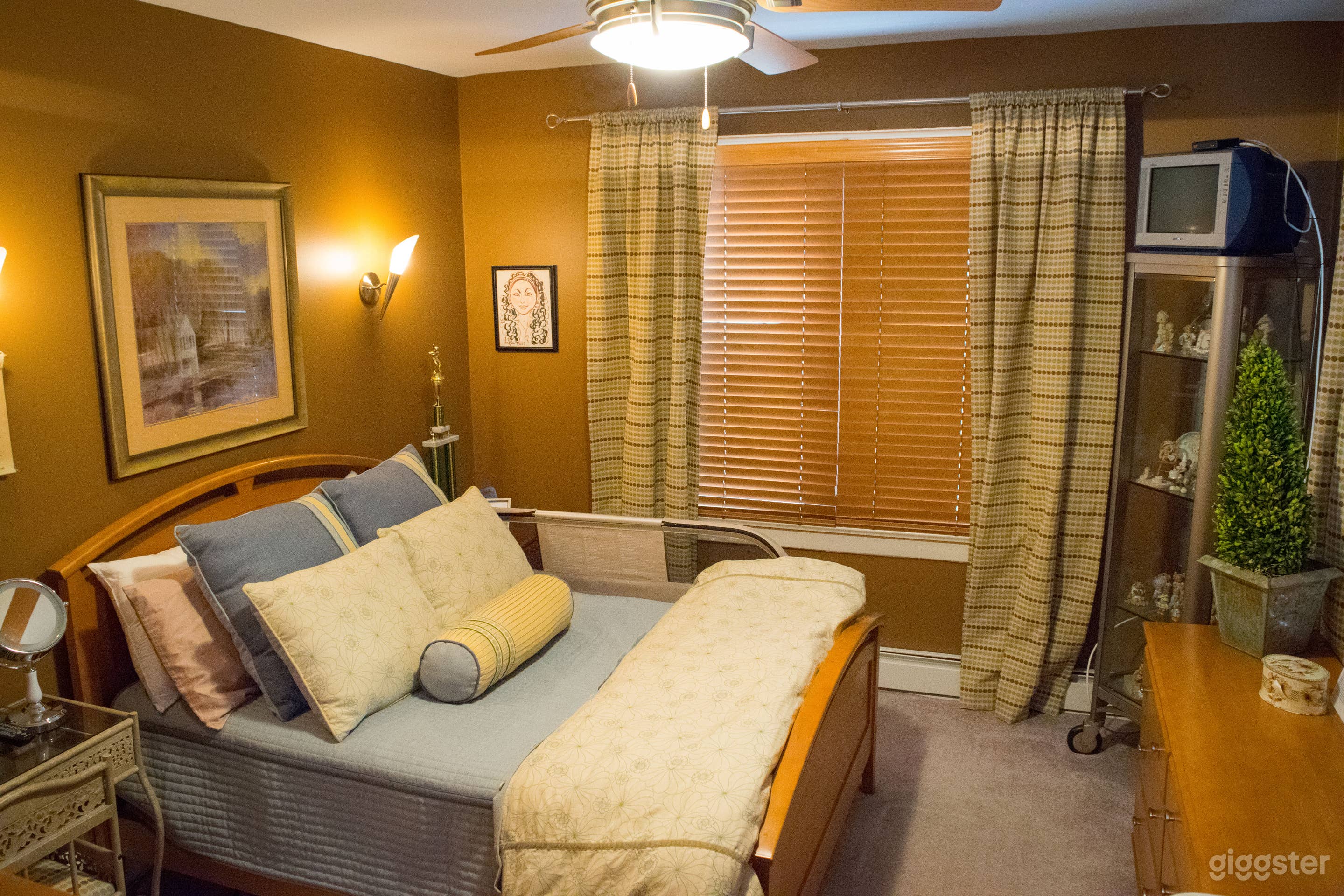 Upscale Family Beach Block House Photo 4