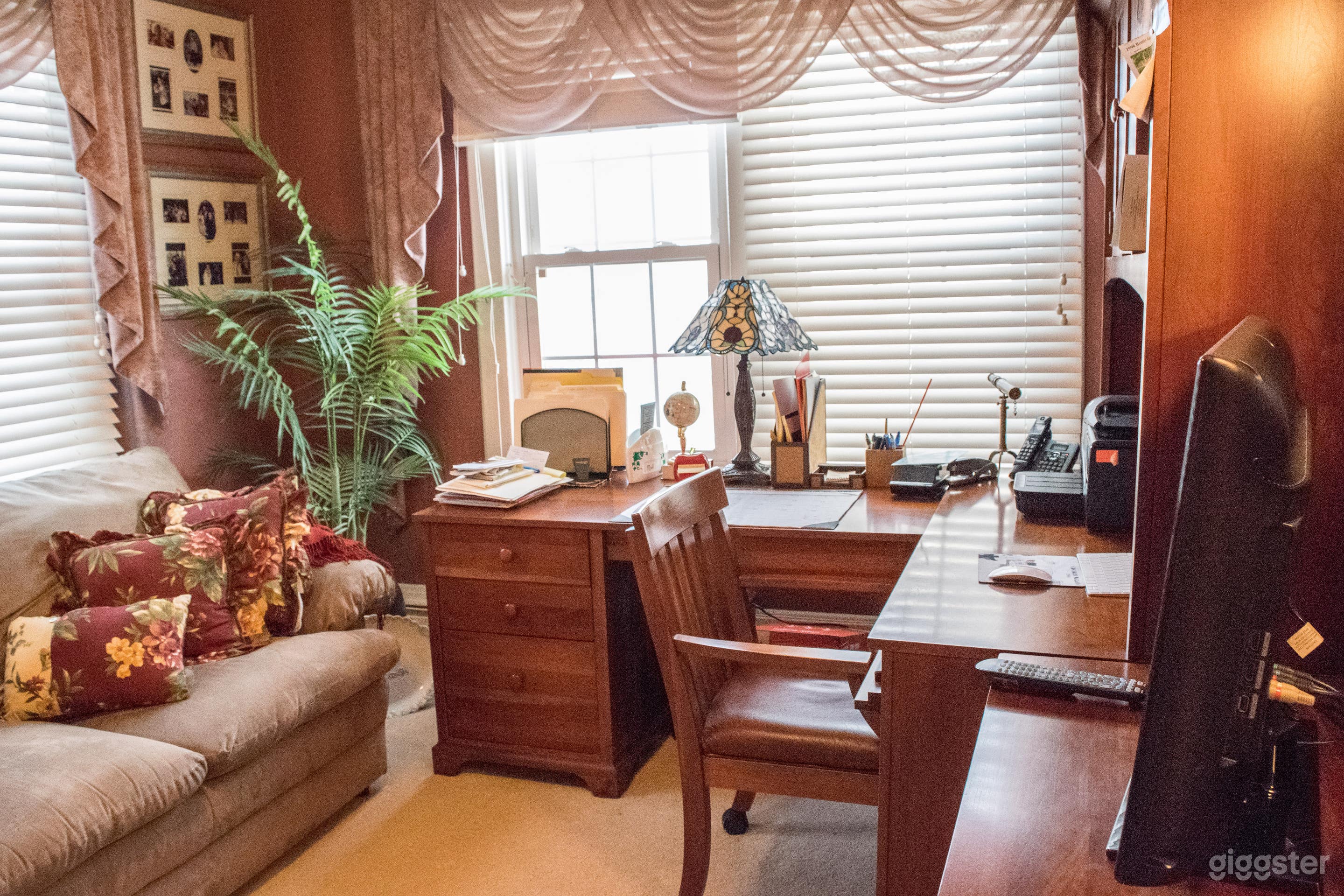 Upscale Family Beach Block House Photo 2