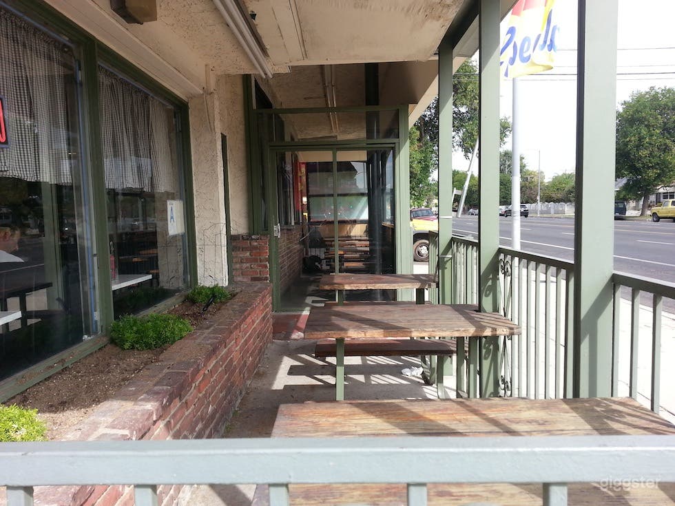 Classic Diner - 7102 Photo 4