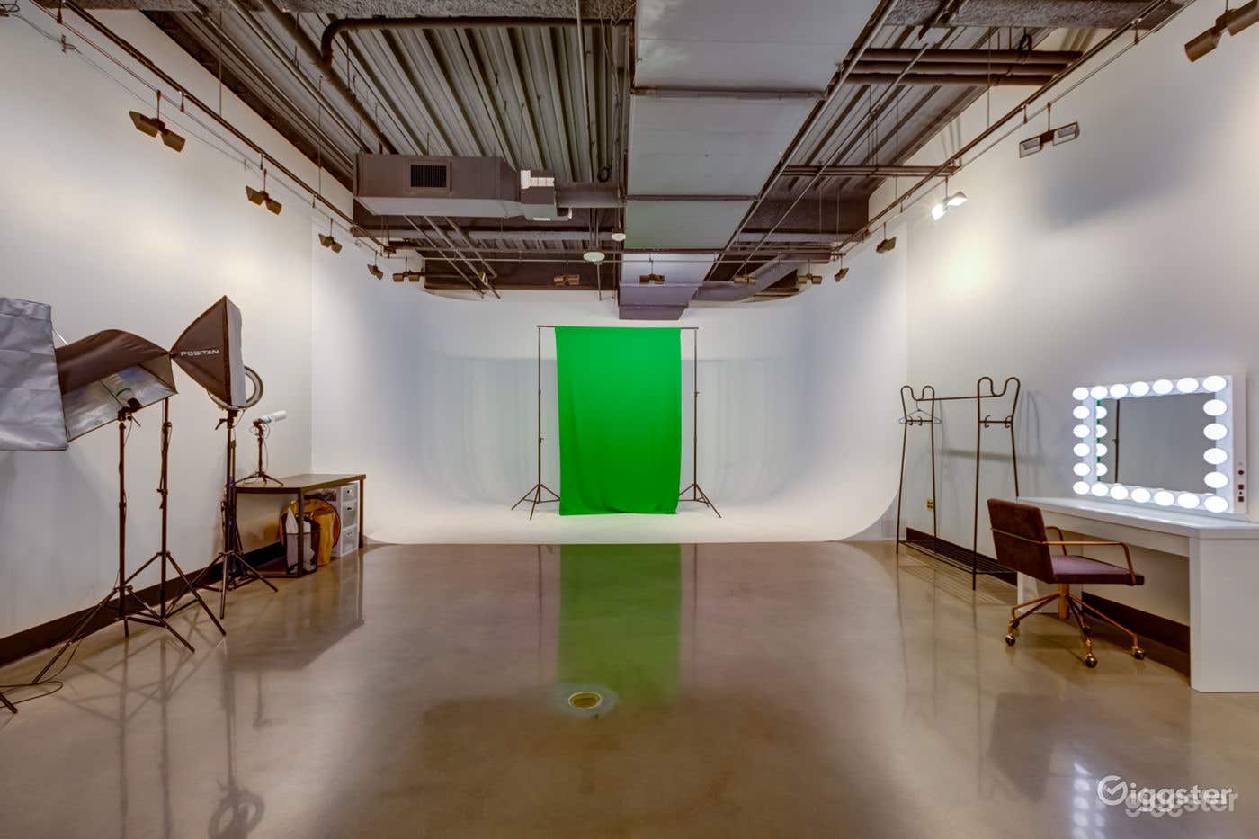 Creative Lab For Photo/Film Photo 1