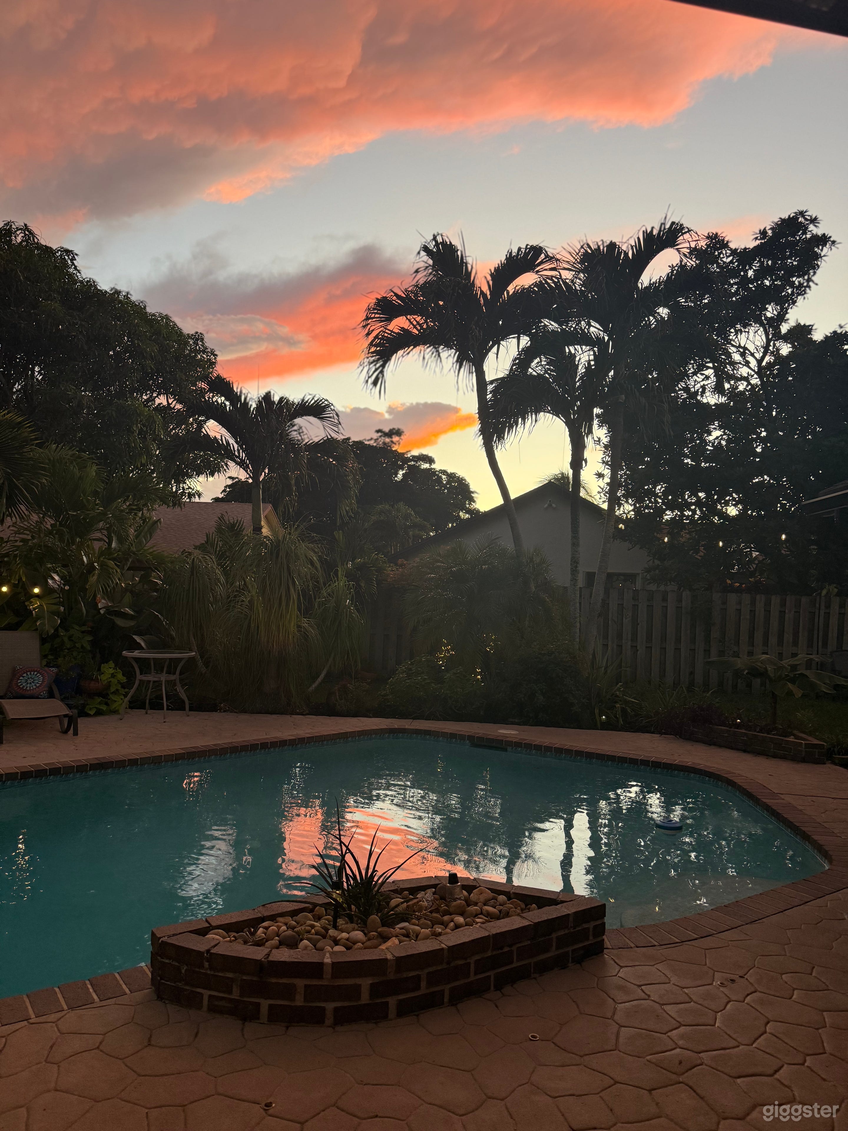 Tropical Oasis with Pool, Patio, Firepit & Games Photo 4