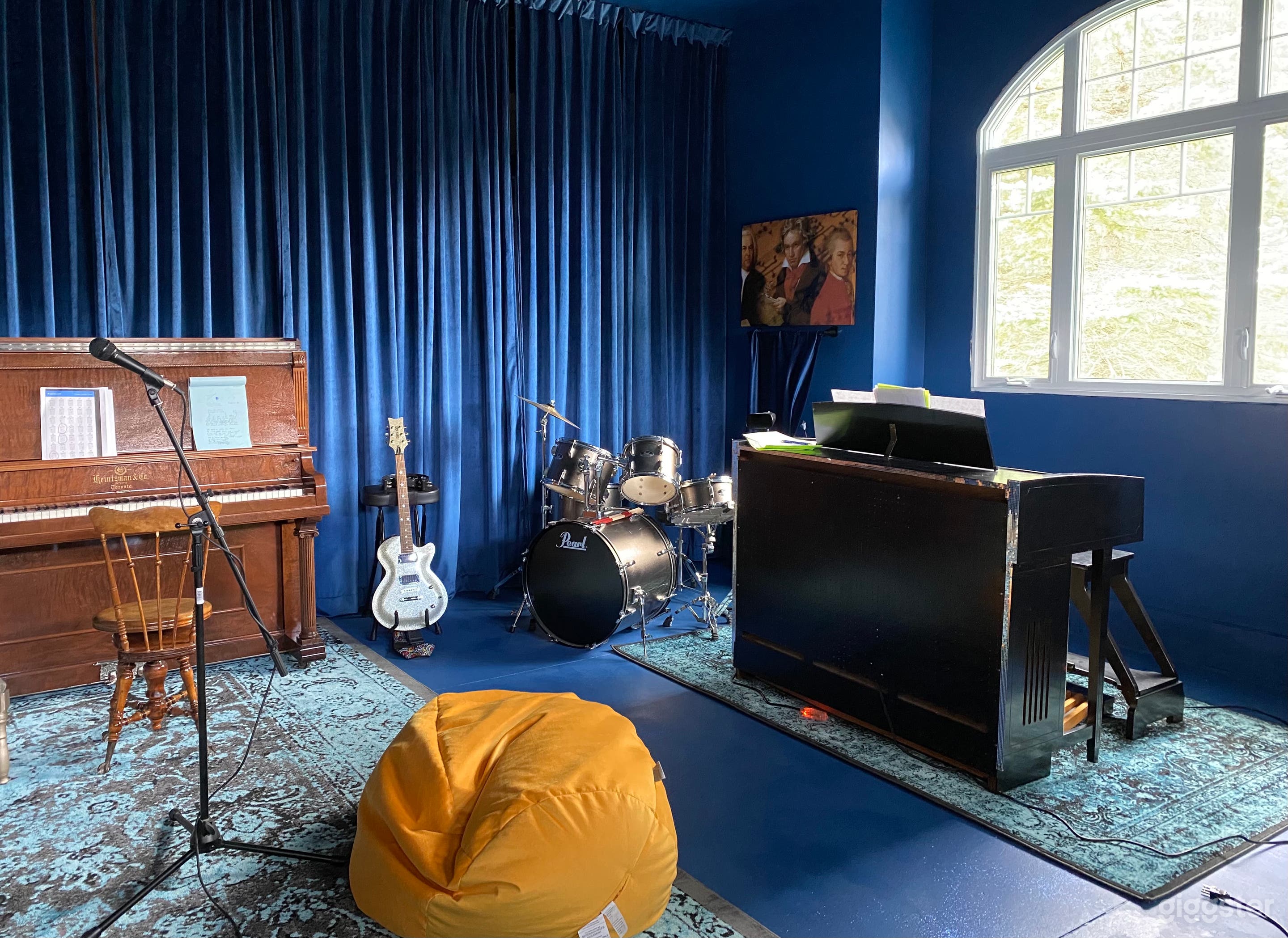 Music Studio - perfect place to record music videos