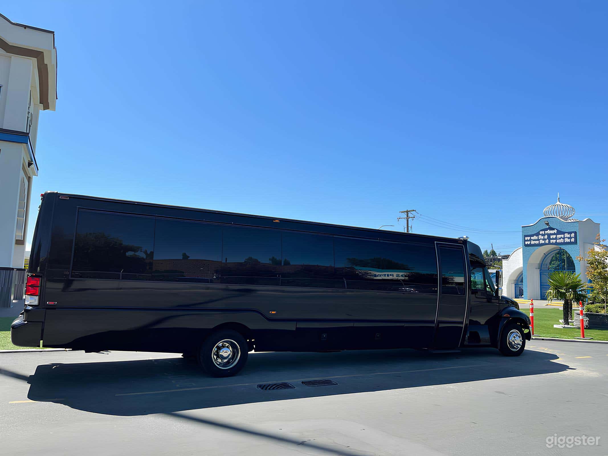 International Limo Party Bus 28 Photo 4