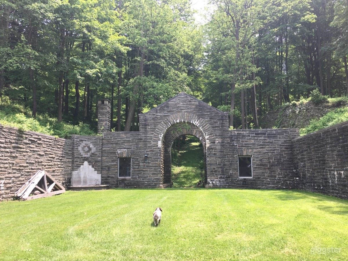 Spectacular 5,000 acre estate w/ fields &amp; stables! Photo 4