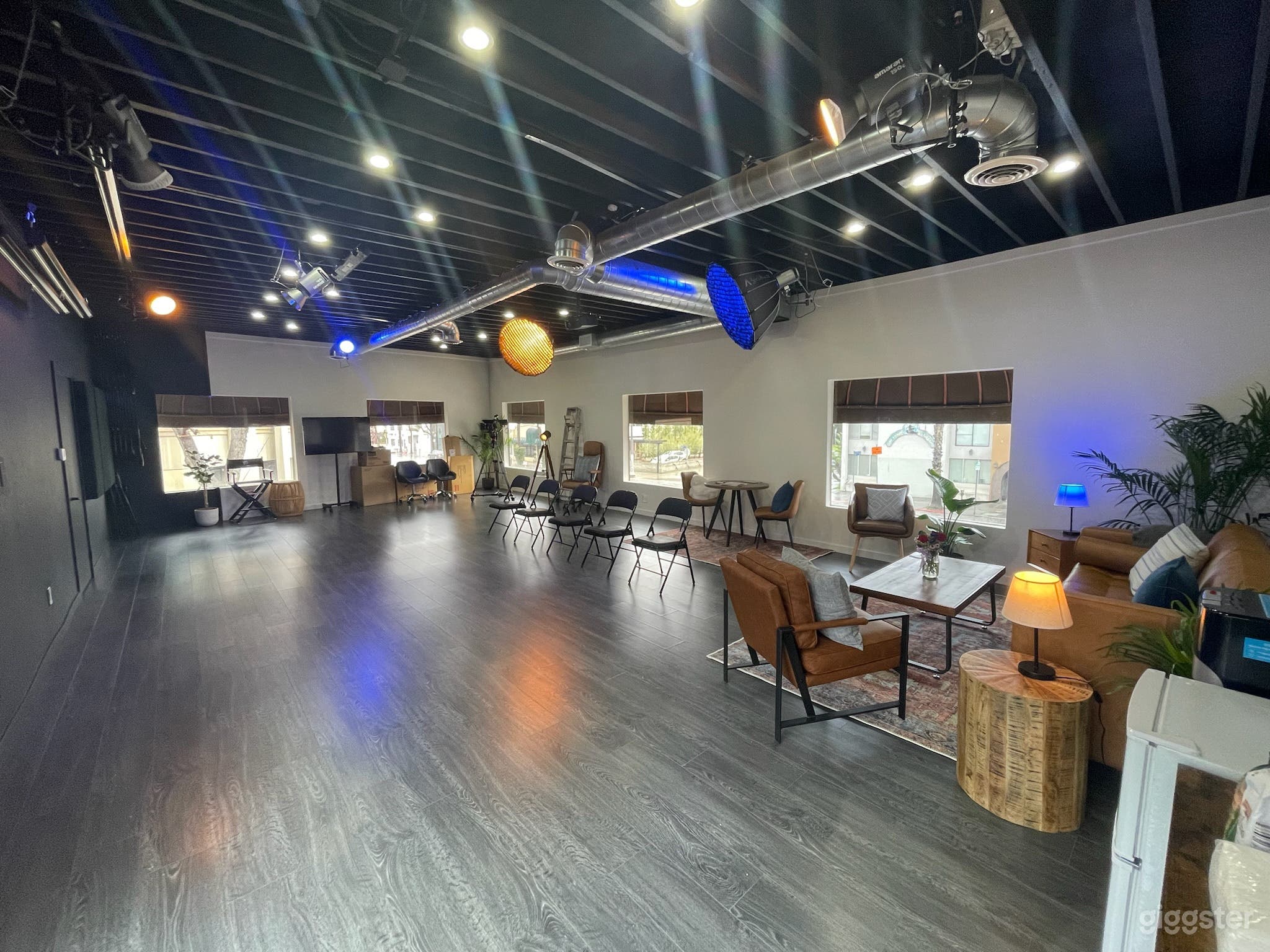 Full studio with customaizable lighting, open floor plan, chairs and furniture available. Window rollers come down to blackout all natural light. 