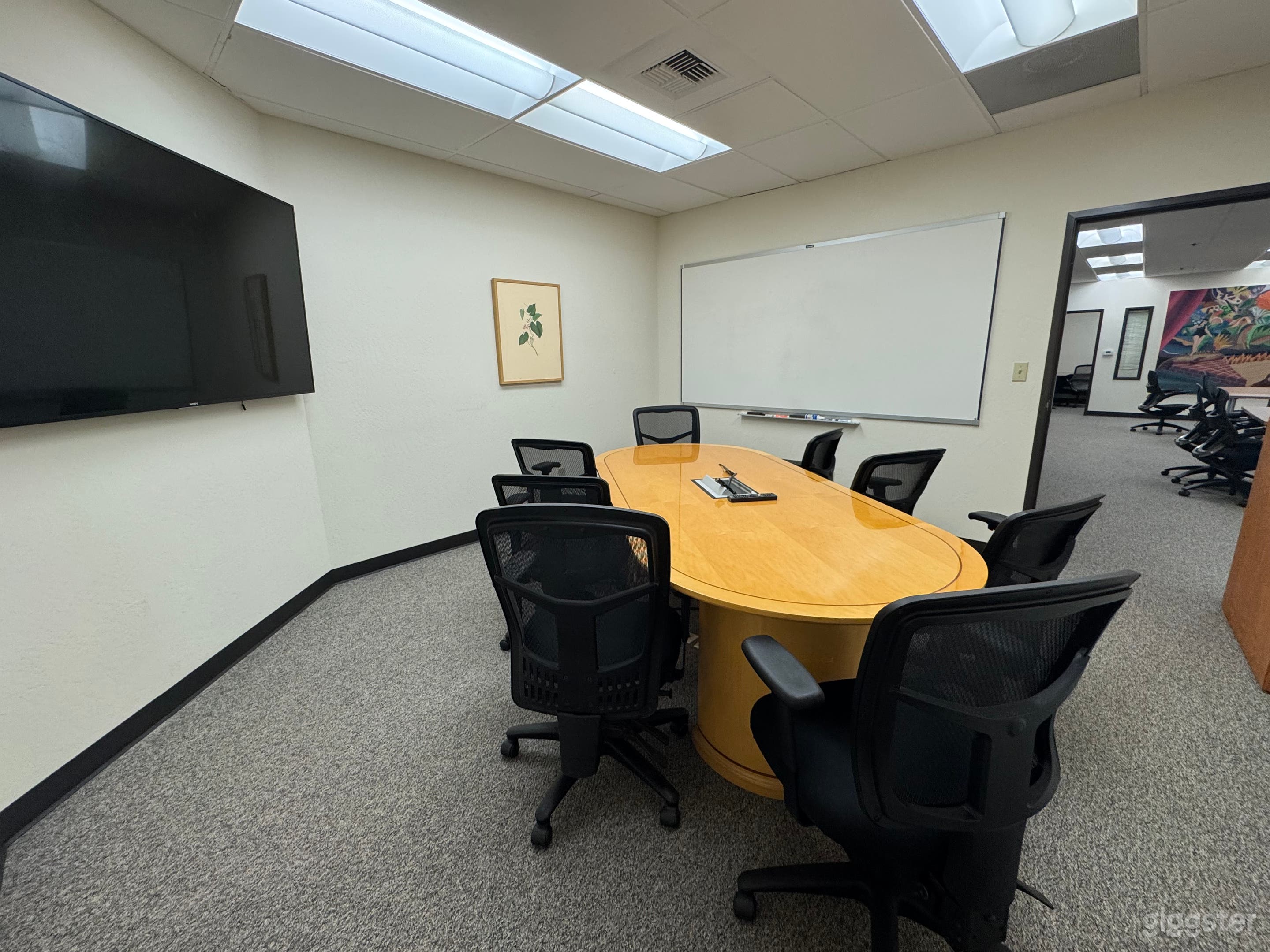Meeting Room for 6 in Midtown Sacramento Photo 2