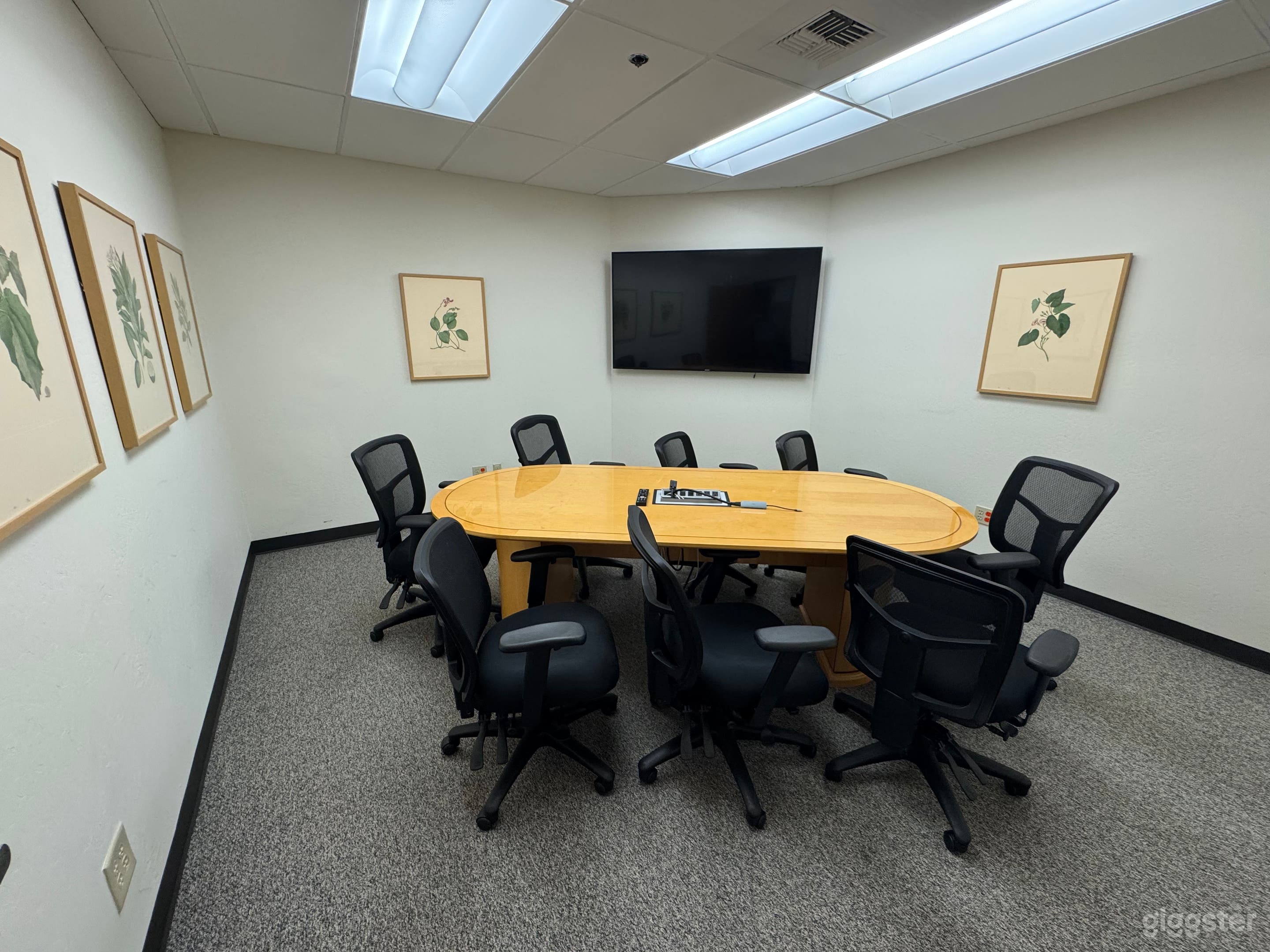 Meeting Room for 6 in Midtown Sacramento Photo 1