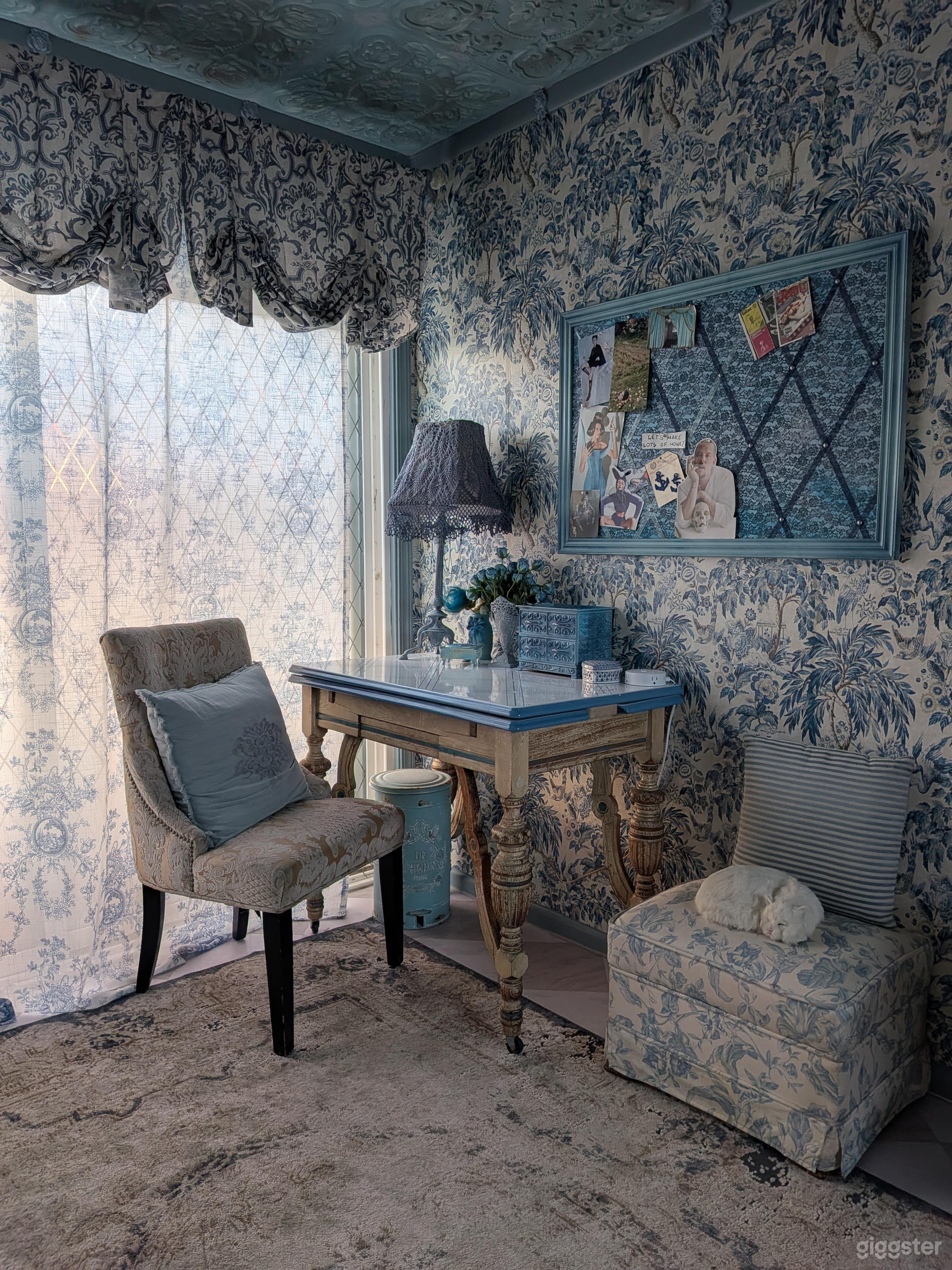 Le Petit Chateau Bleu - Blue French Fantasy Photo 3