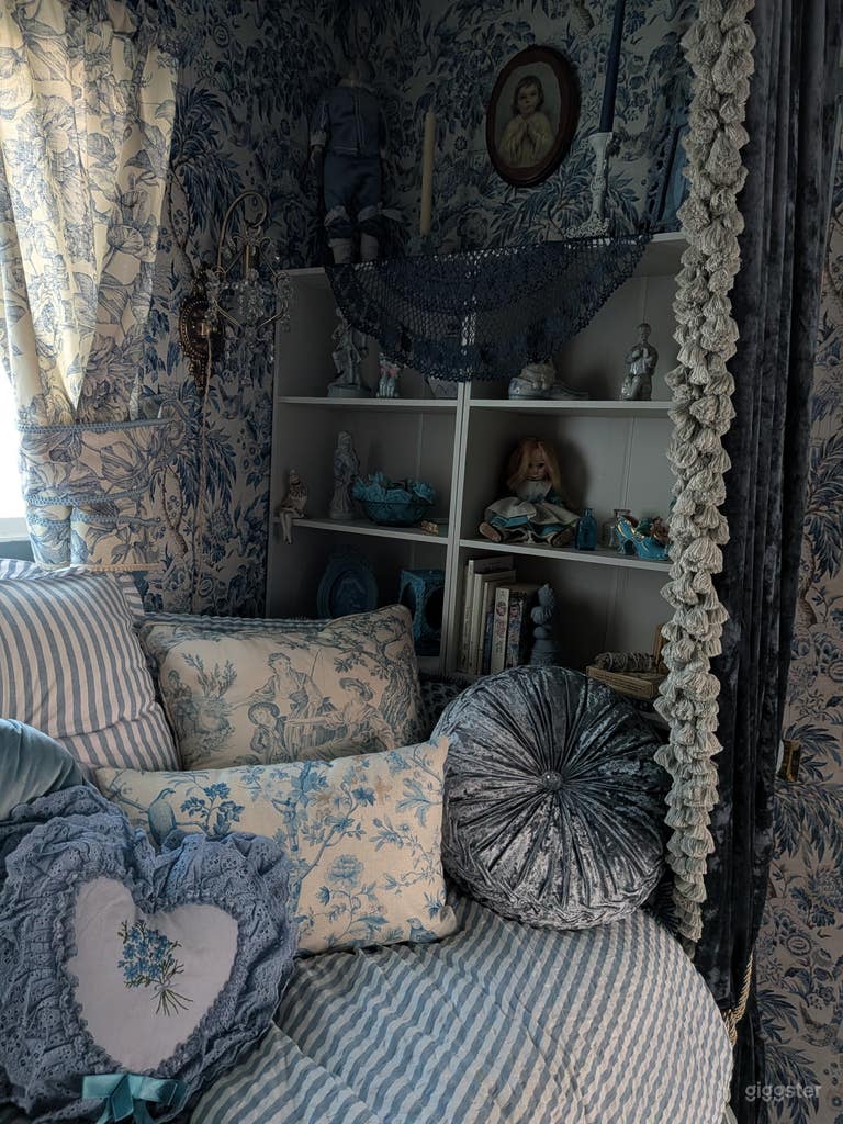  Le Petit Chateau Bleu - Blue French Fantasy 