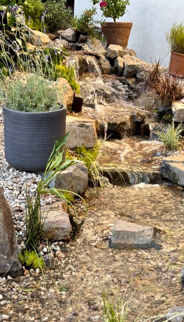  Sunlit Sanctuary, Creek, Garden, Piano Lounge with Loft Studio (Buyout) 