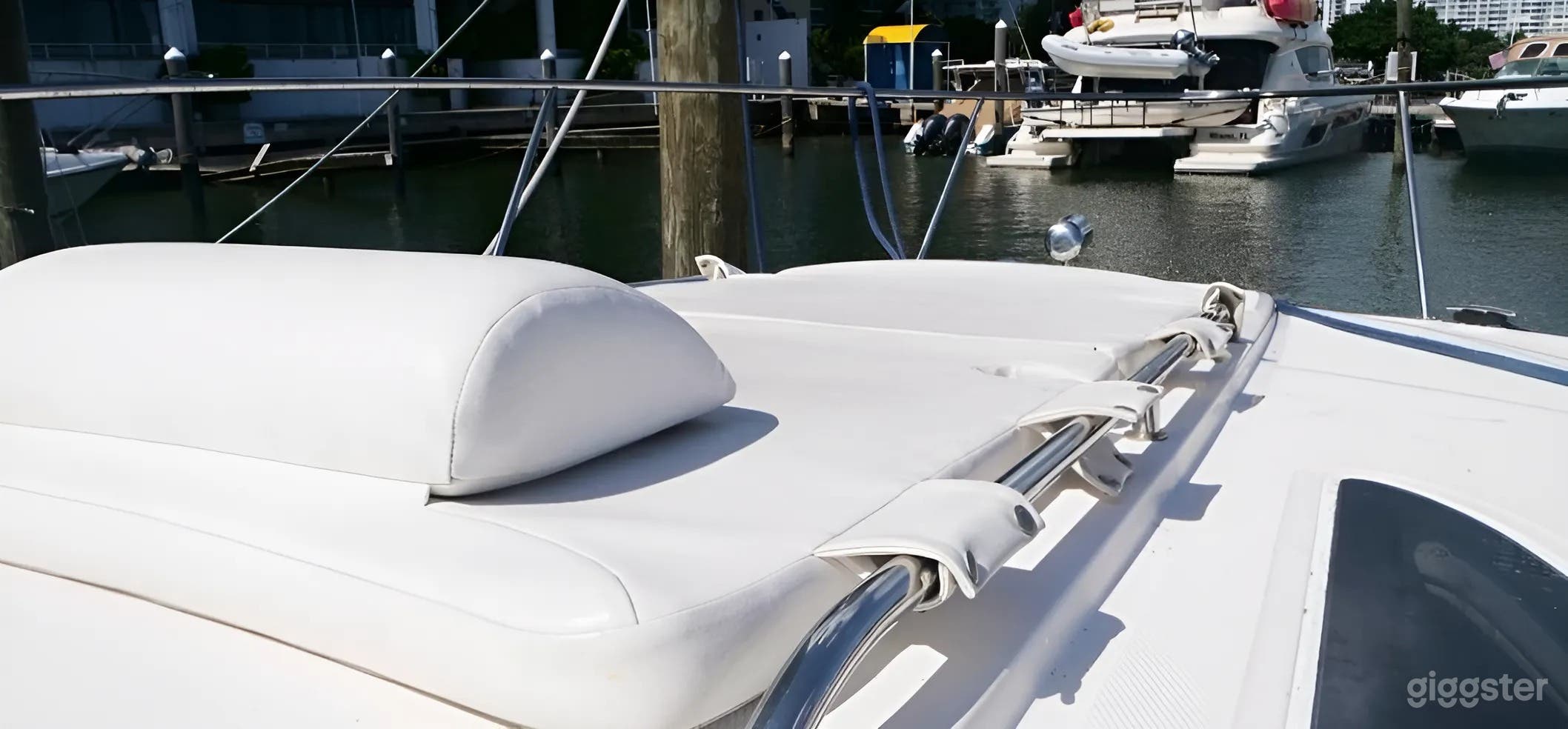 34ft Sea Ray Sundancer | Restroom &amp; Kitchen on Board  Photo 3